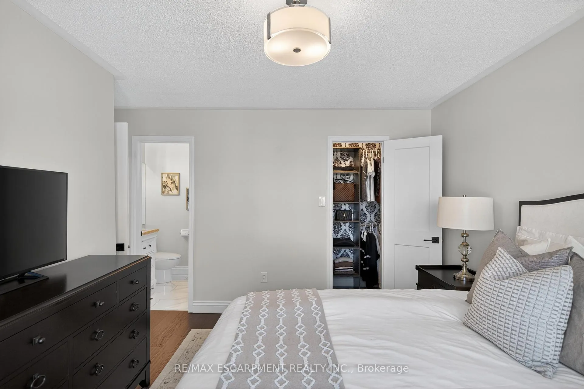 Photo 12 of 5135 Dryden Avenue, Burlington, Orchard — HOMEH