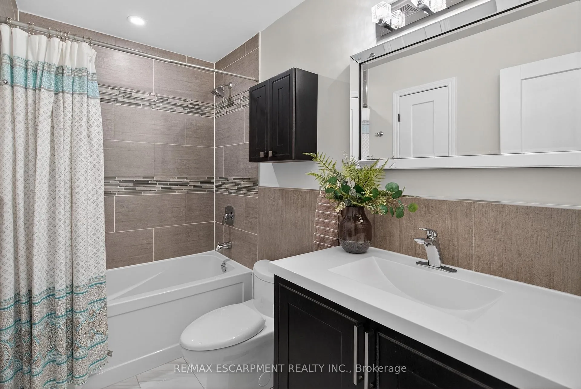 Photo 18 of 5135 Dryden Avenue, Burlington, Orchard — HOMEH
