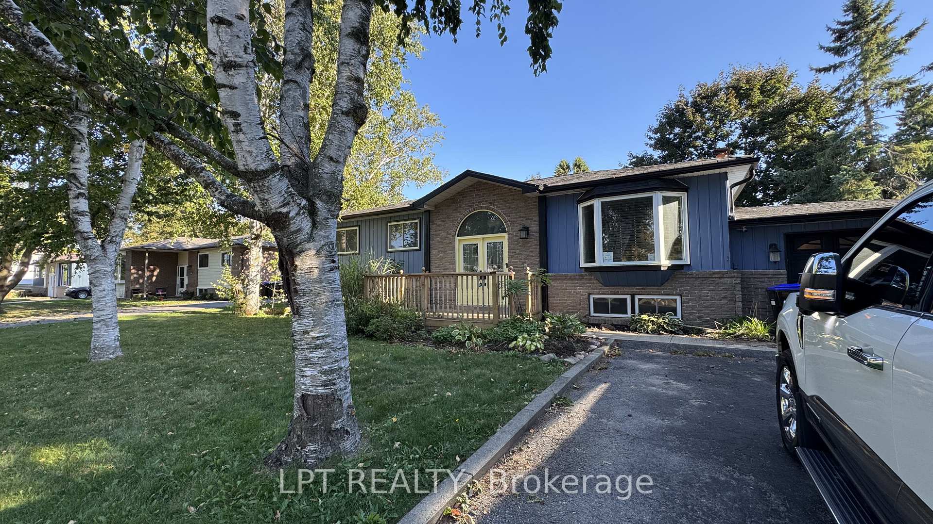 Photo 1 of 209 Sunset Crescent, Innisfil, Stroud — HOMEH