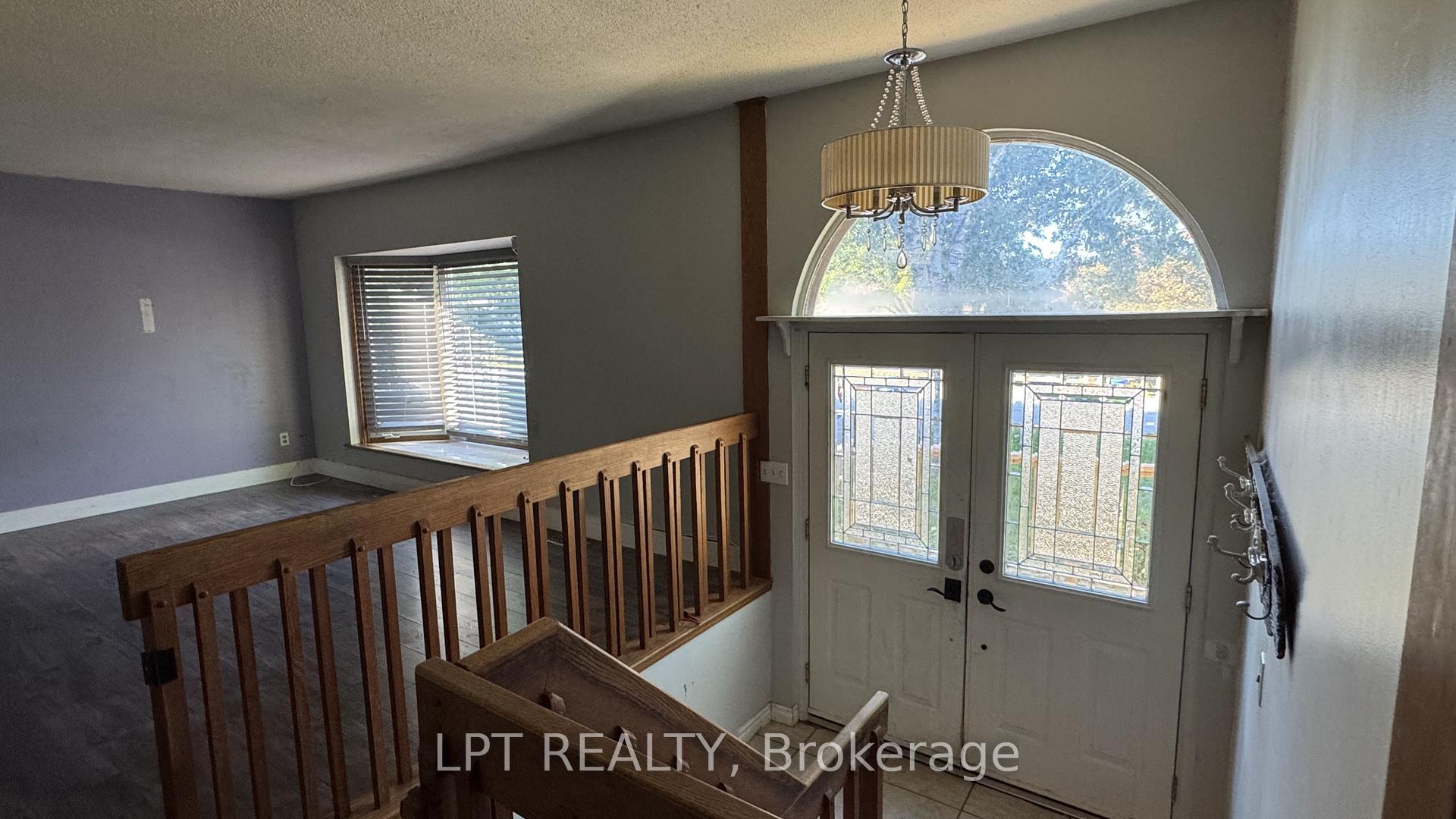 Photo 3 of 209 Sunset Crescent, Innisfil, Stroud — HOMEH