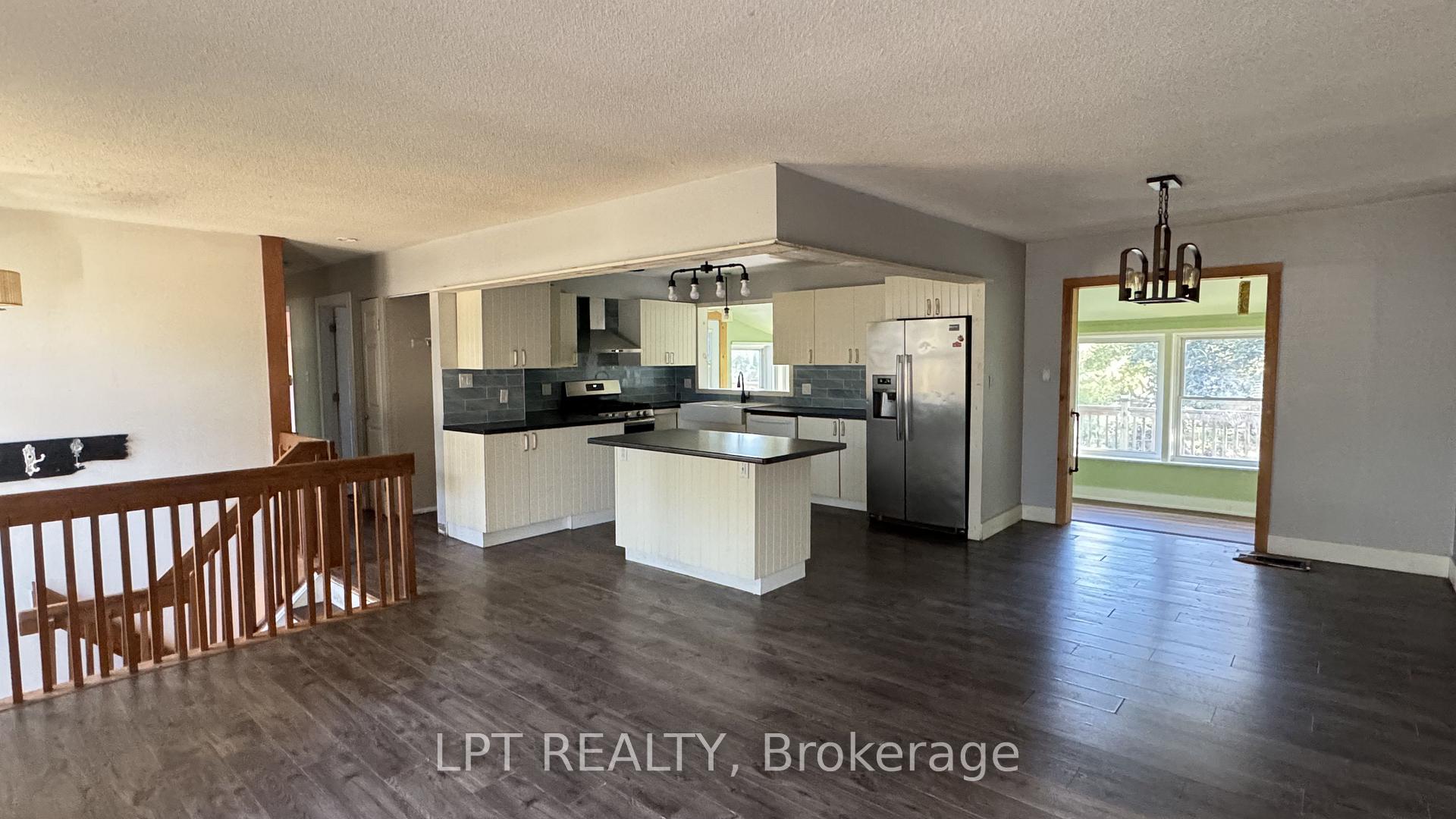 Photo 4 of 209 Sunset Crescent, Innisfil, Stroud — HOMEH