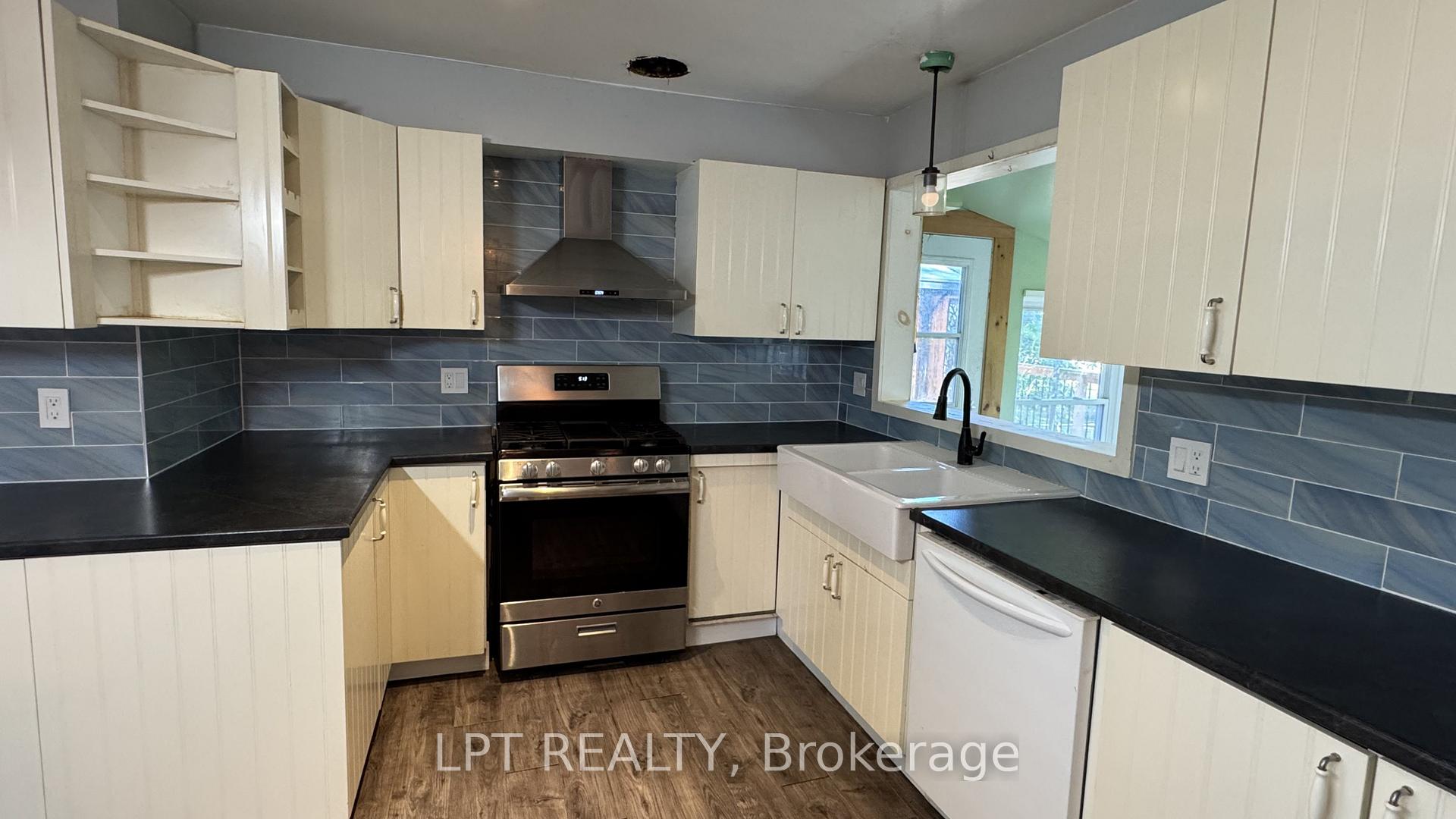 Photo 8 of 209 Sunset Crescent, Innisfil, Stroud — HOMEH