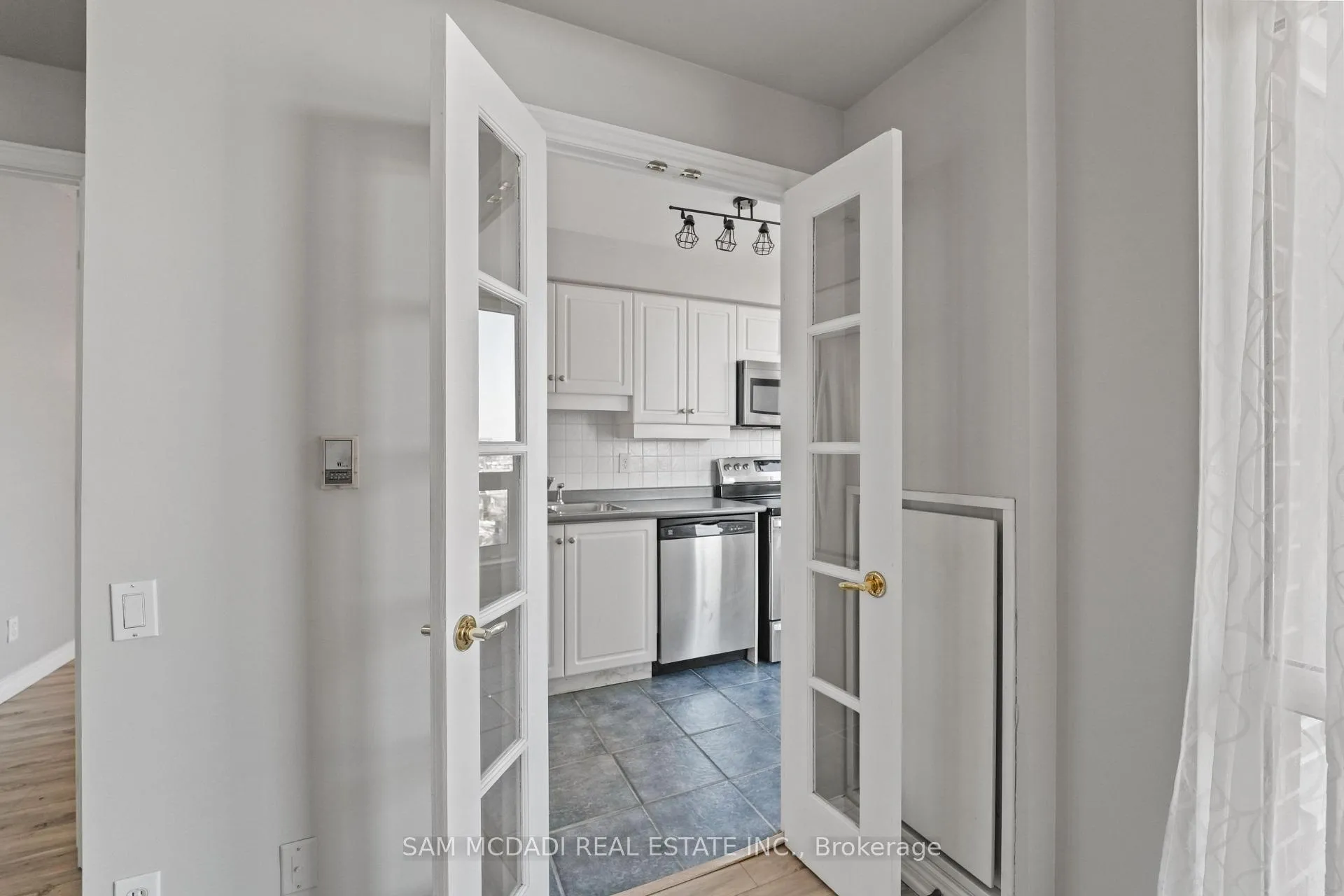 Photo 7 of Unit 509, 50 Old Mill Road, Oakville, Old Oakville — HOMEH
