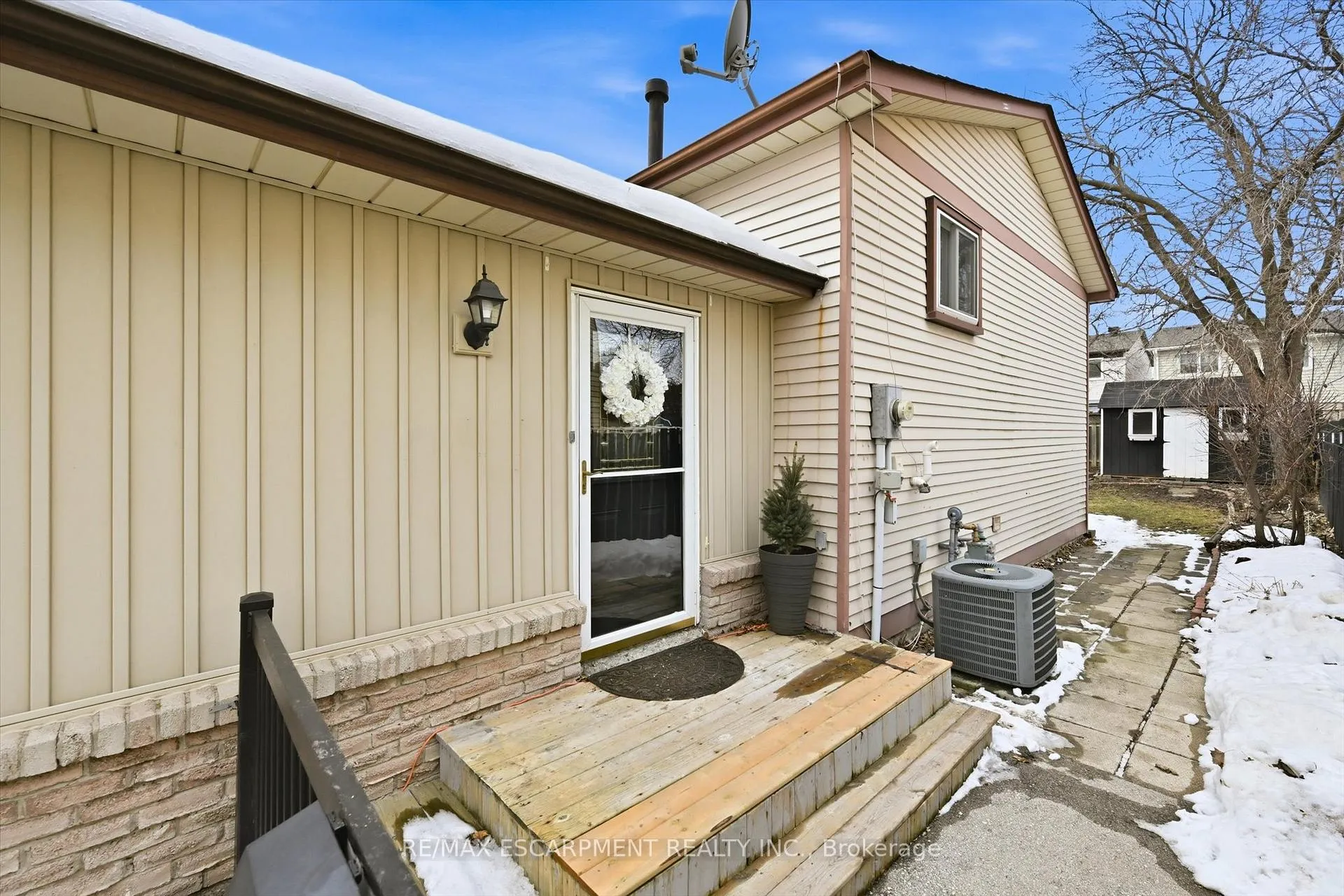 Photo 4 of 2223 Manchester Drive, Burlington, Brant Hills — HOMEH
