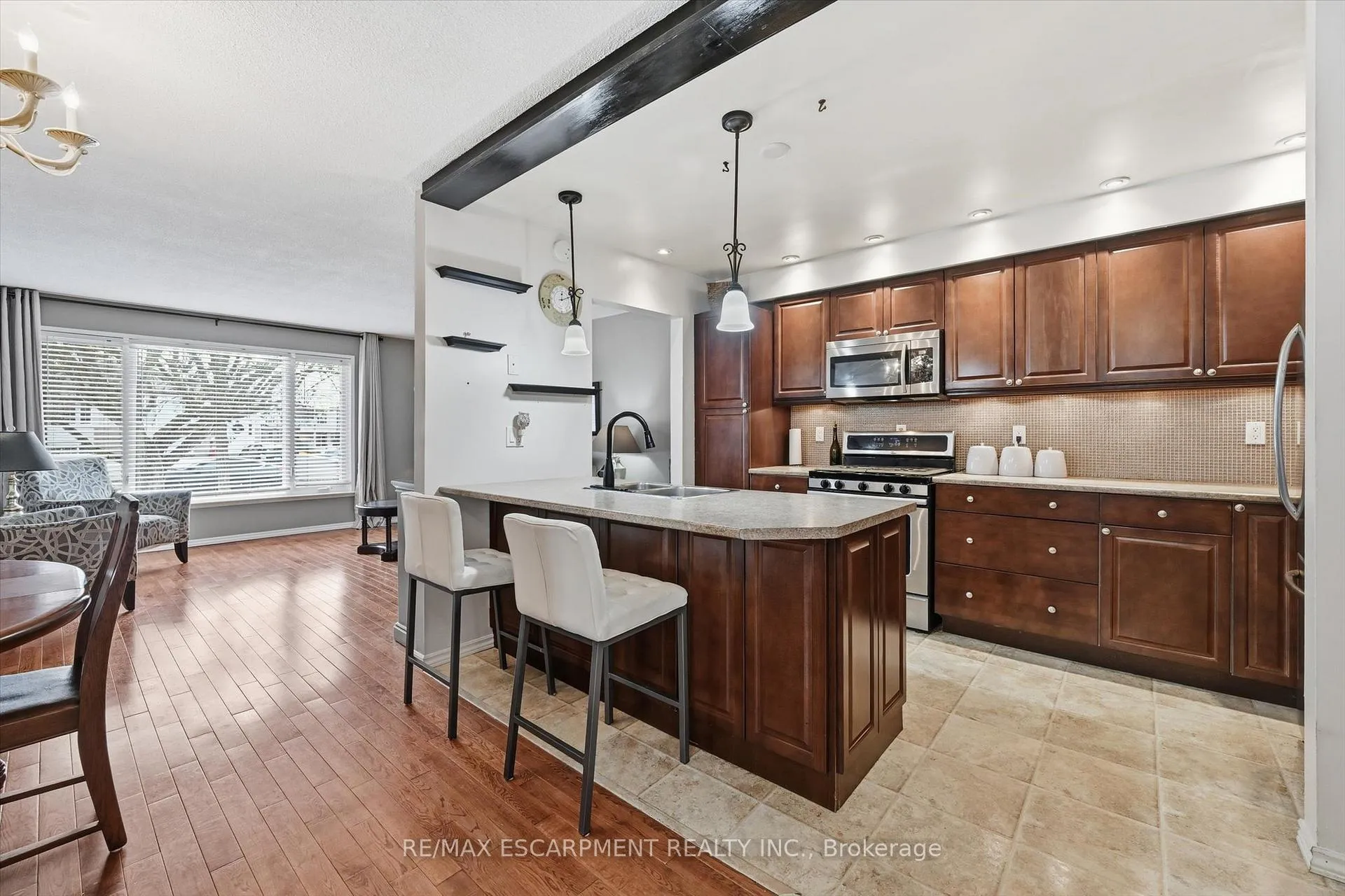 Photo 6 of 2223 Manchester Drive, Burlington, Brant Hills — HOMEH