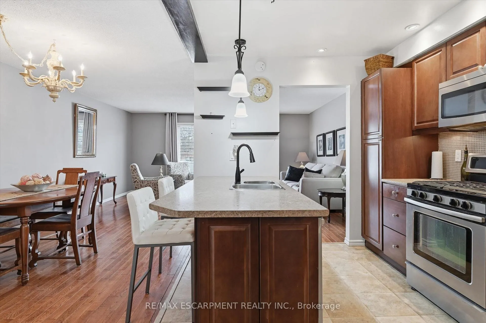 Photo 7 of 2223 Manchester Drive, Burlington, Brant Hills — HOMEH