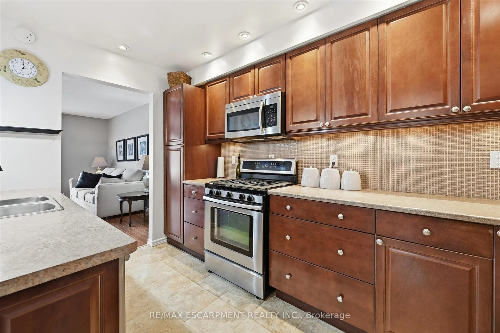 Photo 8 of 2223 Manchester Drive, Burlington, Brant Hills — HOMEH