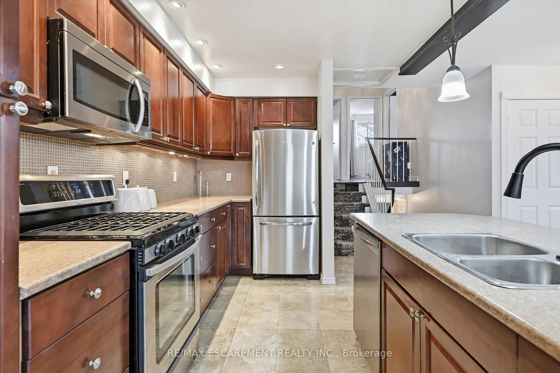 Photo 12 of 2223 Manchester Drive, Burlington, Brant Hills — HOMEH