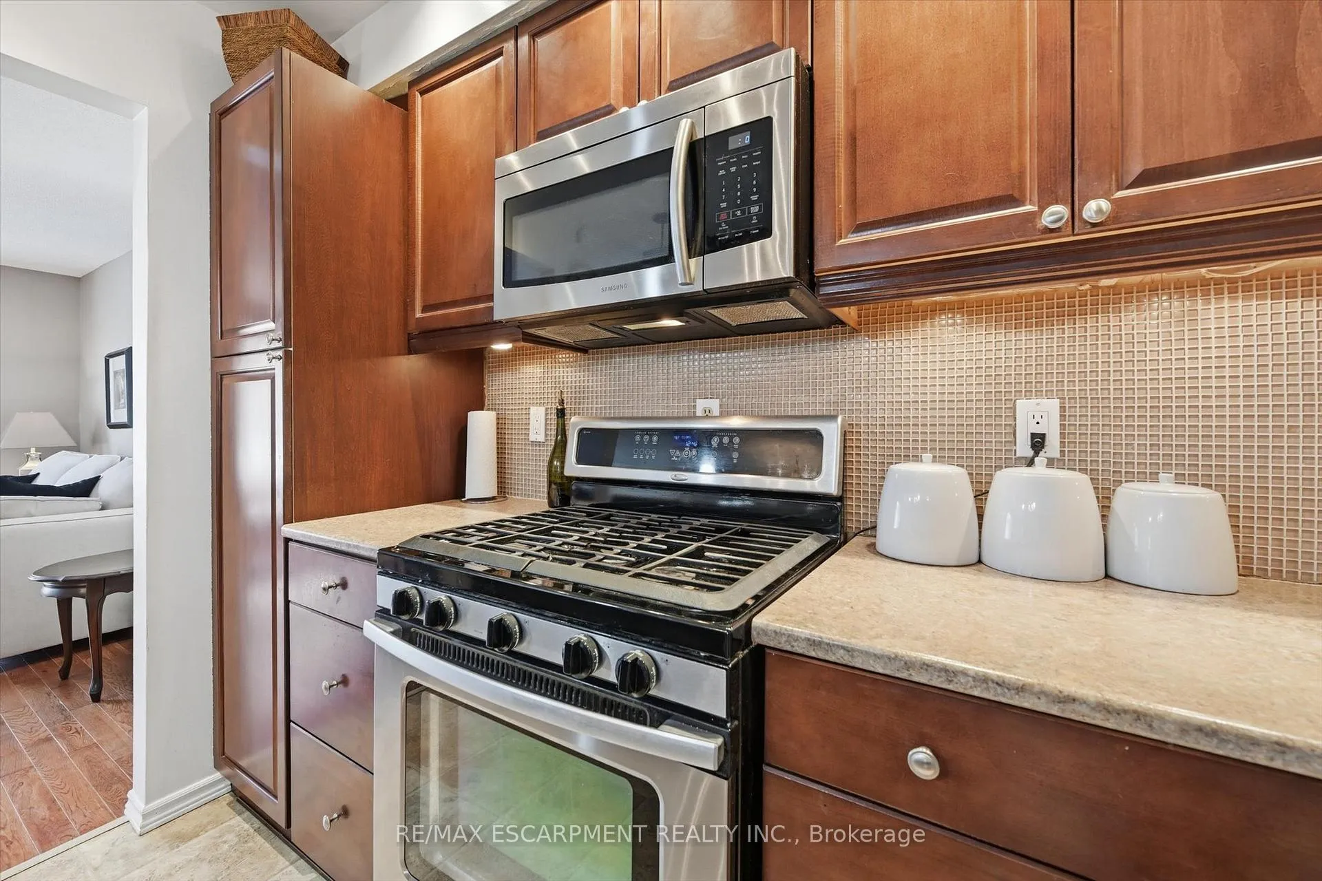 Photo 13 of 2223 Manchester Drive, Burlington, Brant Hills — HOMEH