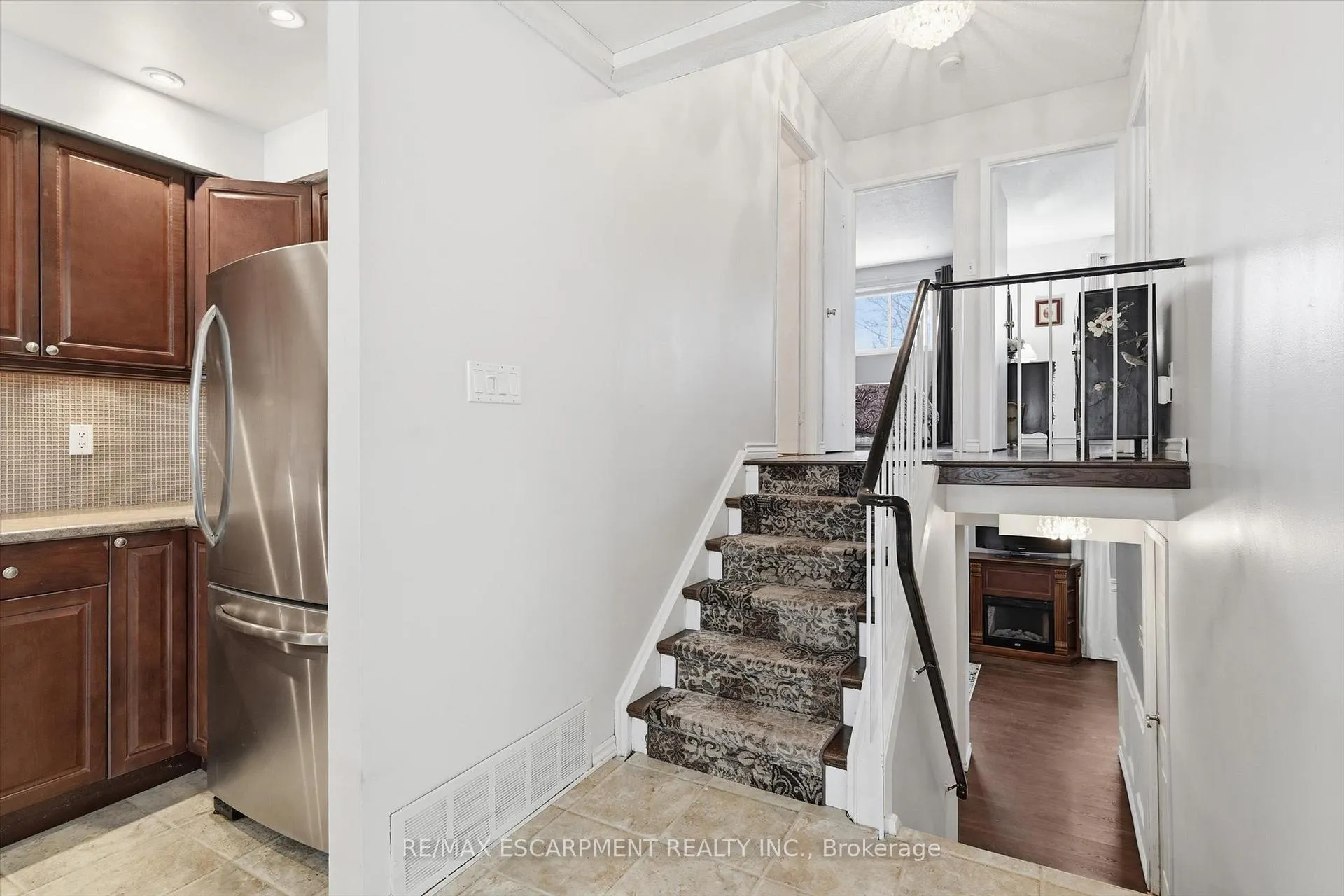 Photo 25 of 2223 Manchester Drive, Burlington, Brant Hills — HOMEH