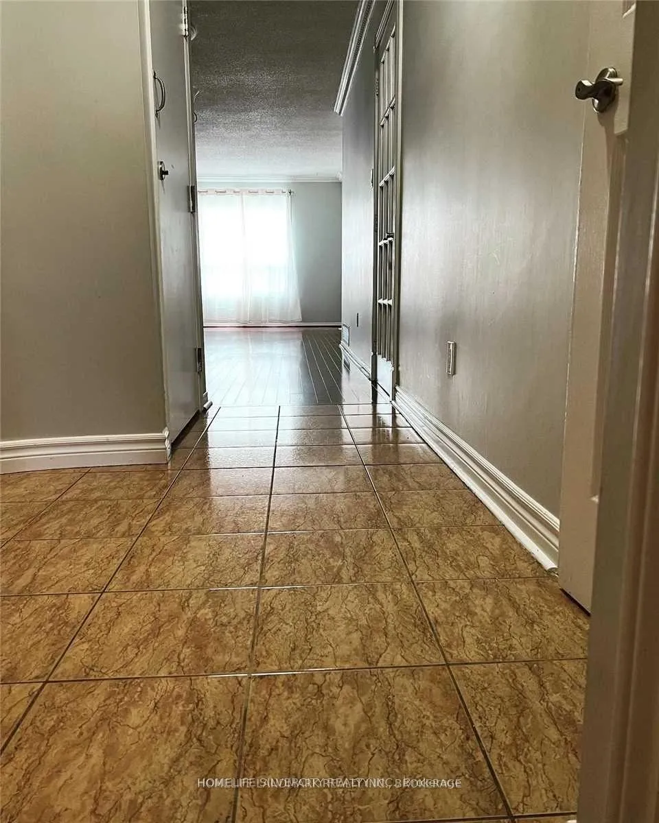 Photo 5 of 78 Mary Pearson Drive, Markham, Middlefield — HOMEH