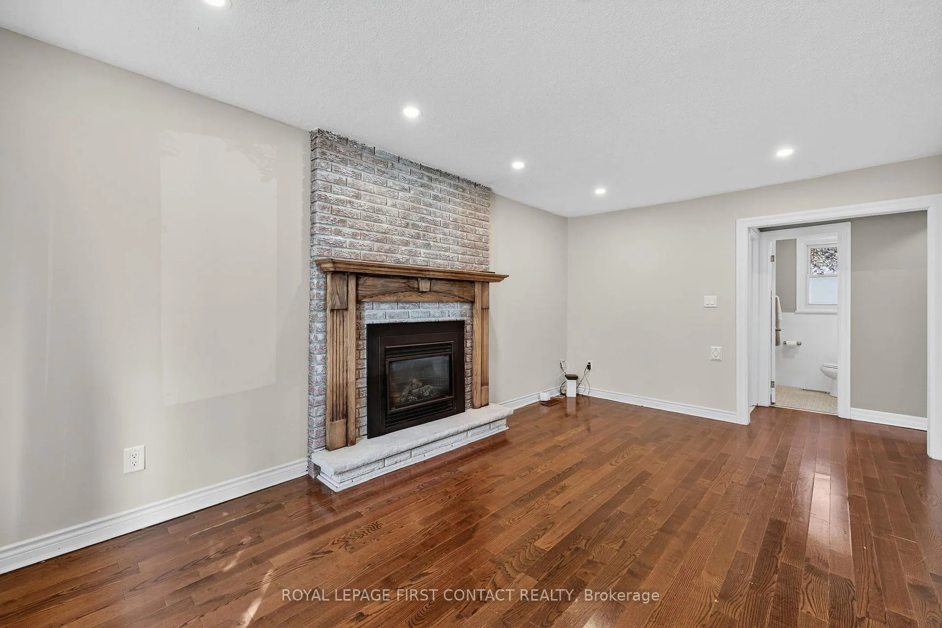 Photo 9 of 15 Rodney Street, Barrie, North Shore — HOMEH