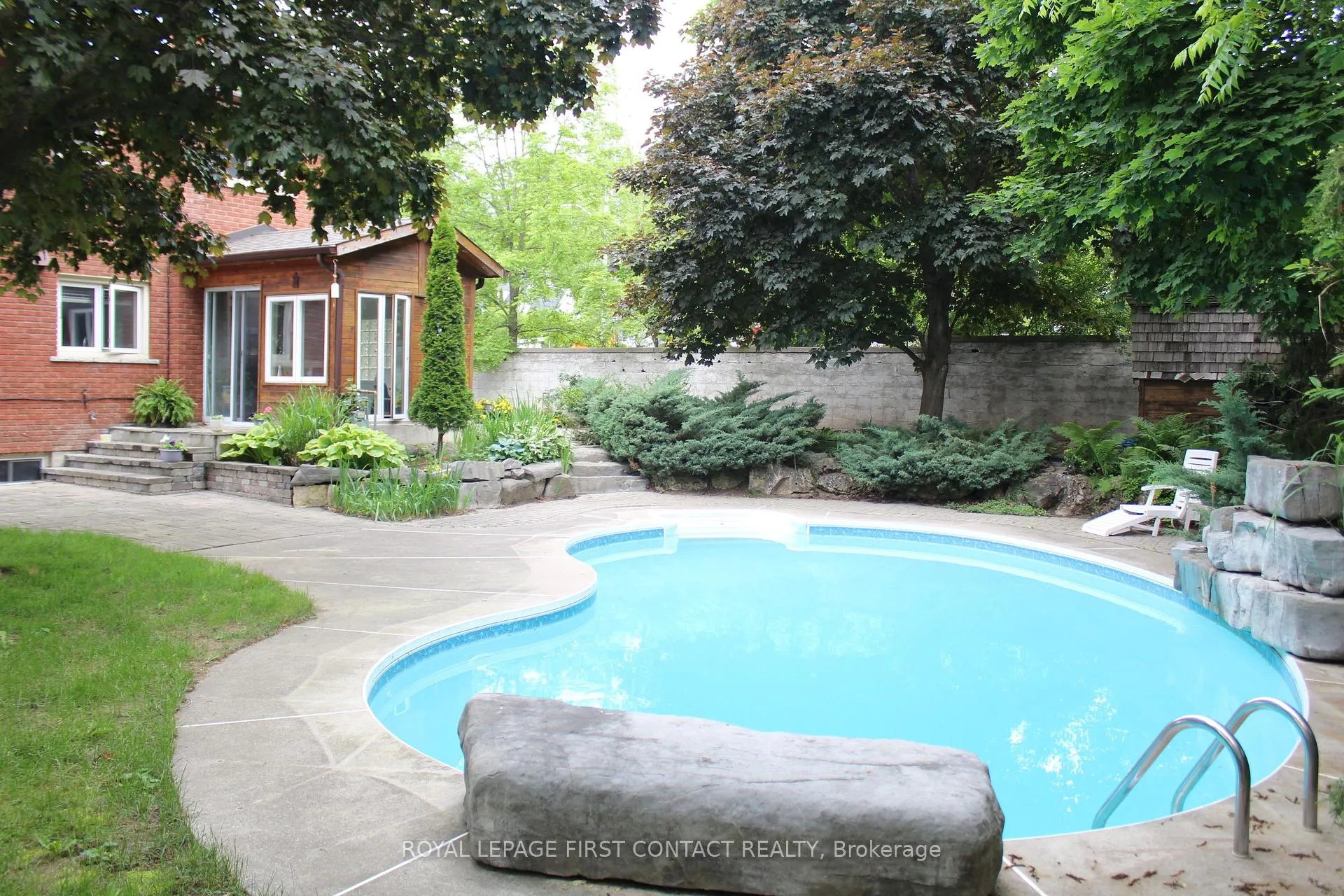 Photo 23 of 15 Rodney Street, Barrie, North Shore — HOMEH