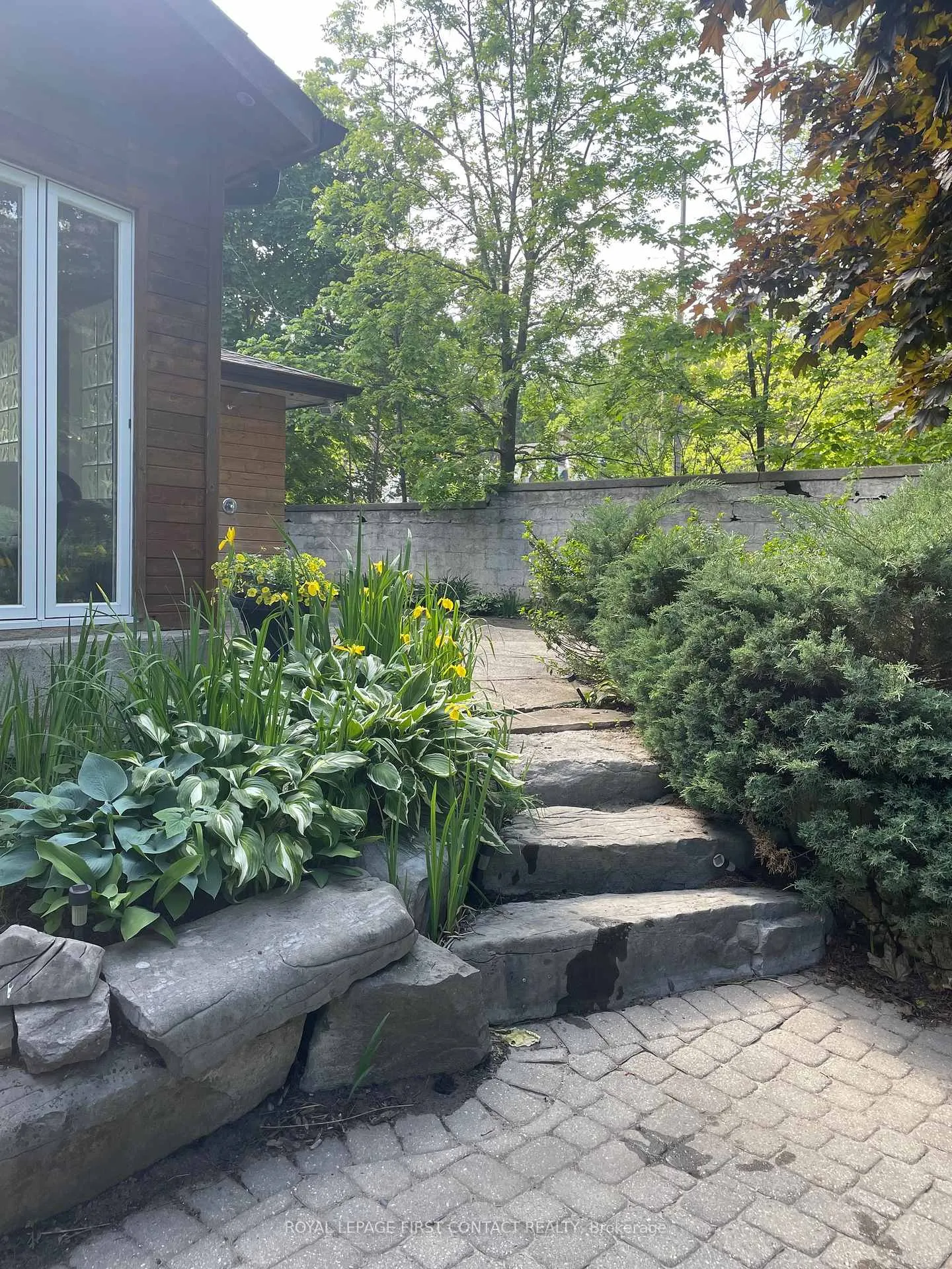 Photo 25 of 15 Rodney Street, Barrie, North Shore — HOMEH