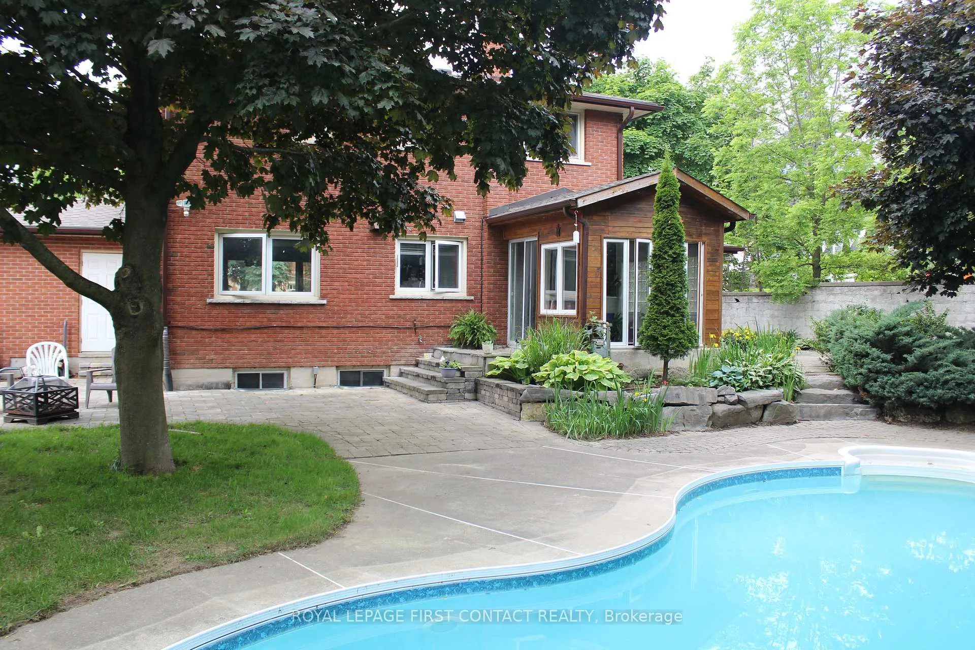 Photo 26 of 15 Rodney Street, Barrie, North Shore — HOMEH