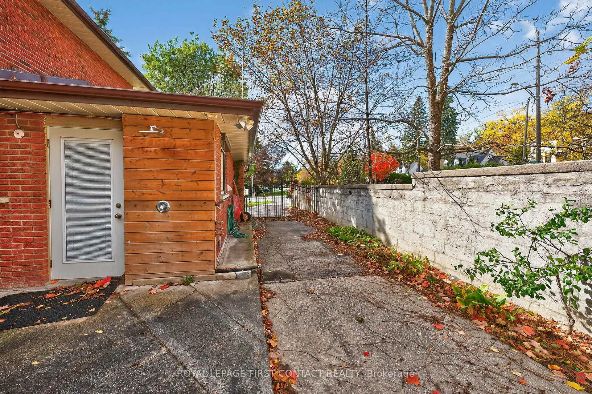 Photo 36 of 15 Rodney Street, Barrie, North Shore — HOMEH