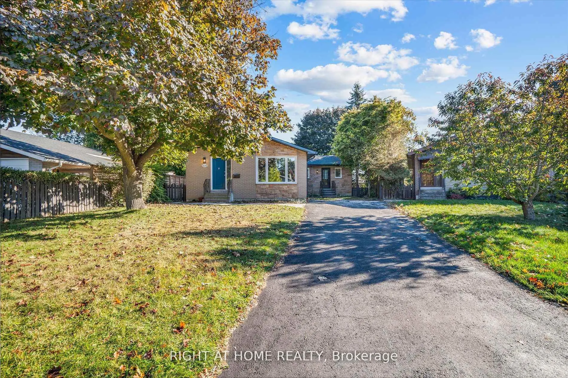 Photo 1 of 809 Helen Crescent, Pickering, Bay Ridges — HOMEH