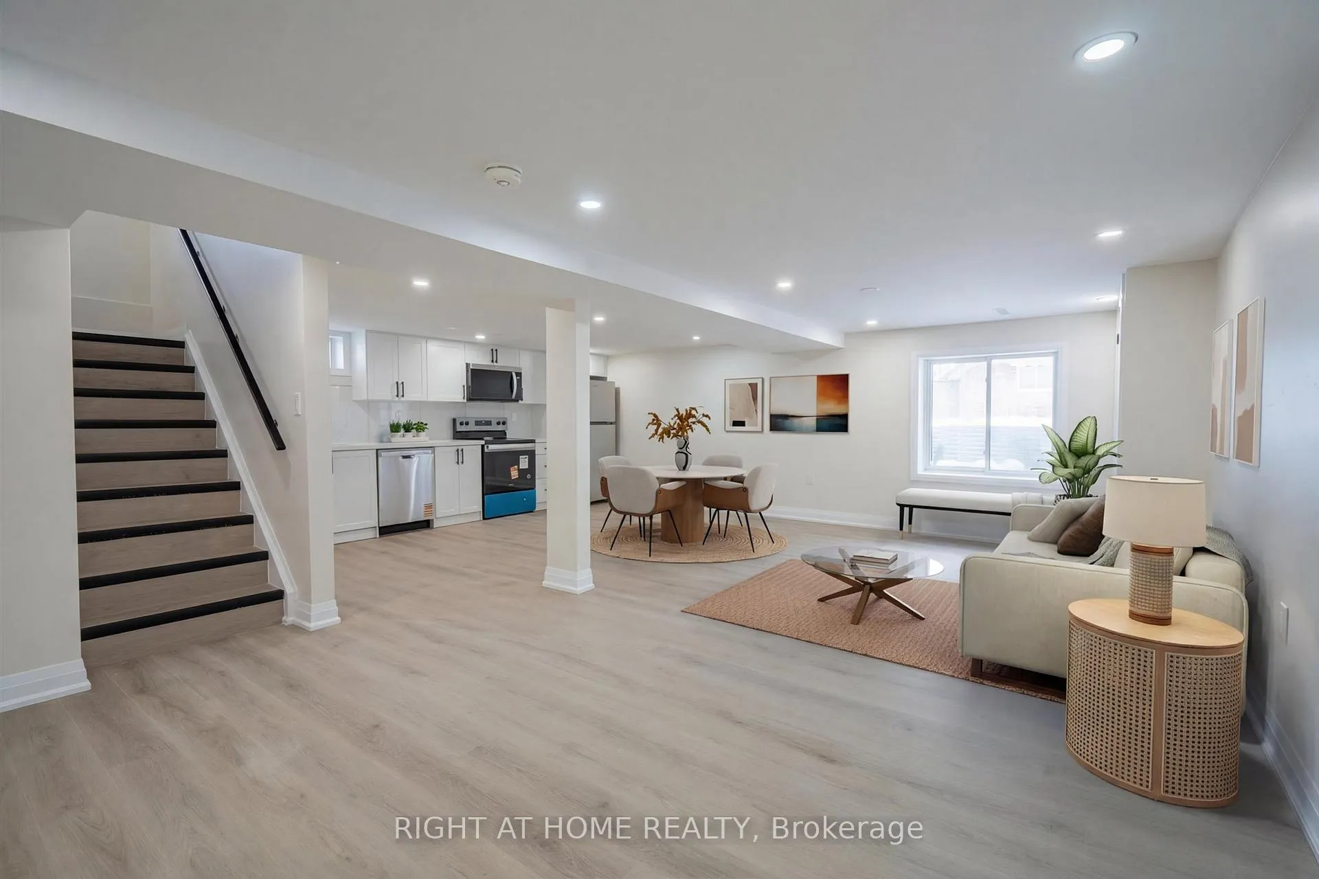 Photo 4 of 809 Helen Crescent, Pickering, Bay Ridges — HOMEH