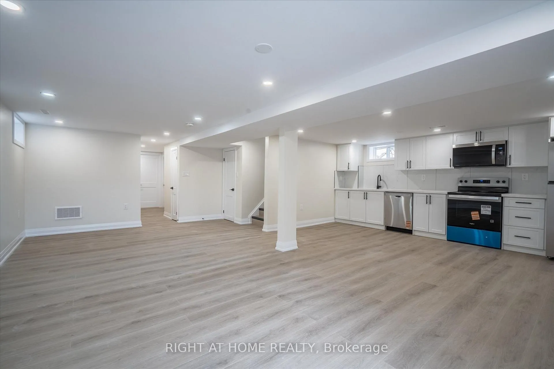 Photo 7 of 809 Helen Crescent, Pickering, Bay Ridges — HOMEH