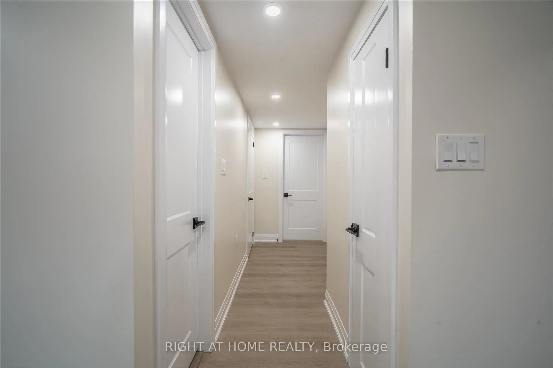 Photo 8 of 809 Helen Crescent, Pickering, Bay Ridges — HOMEH