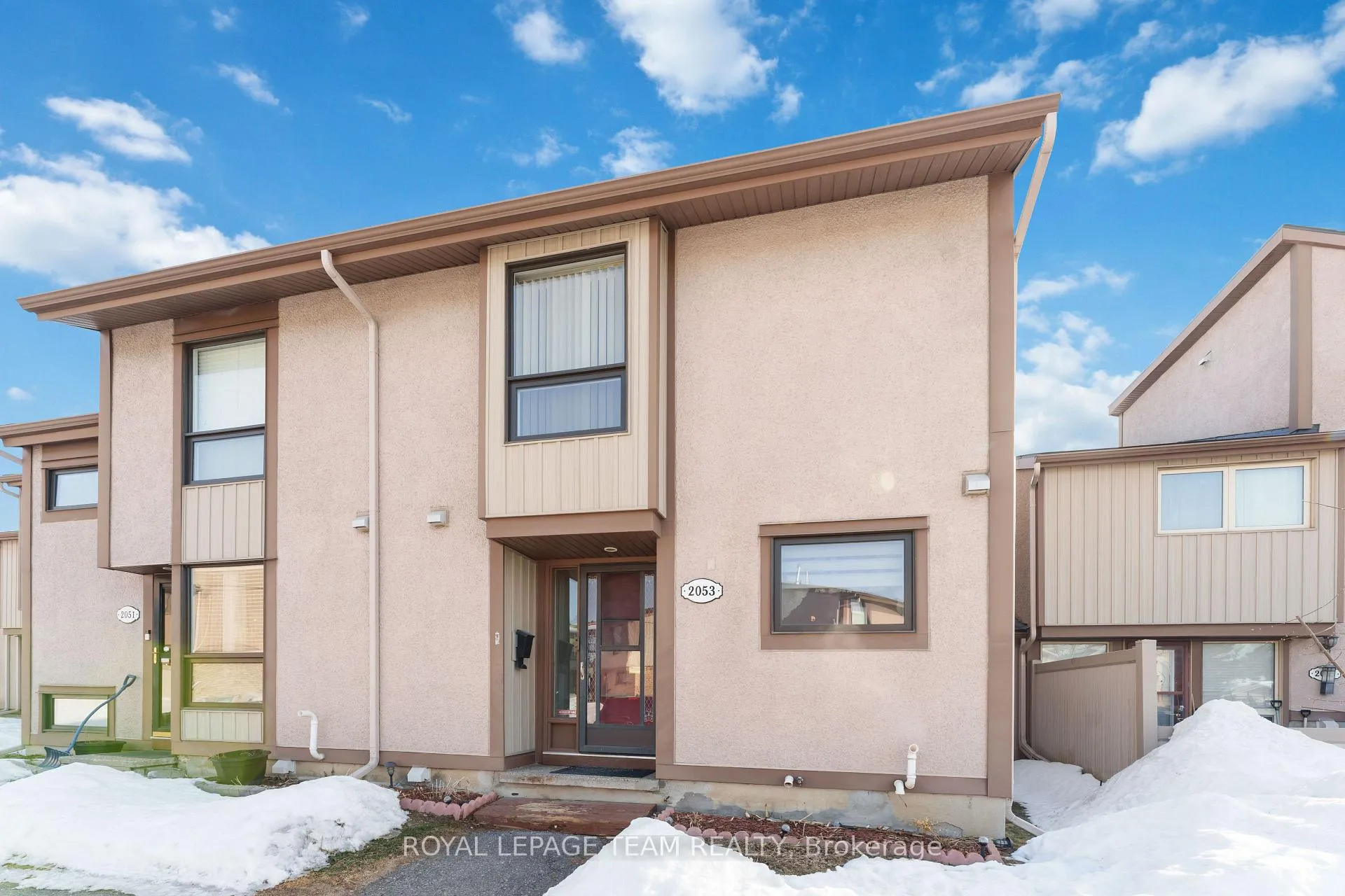 Photo 2 of Unit 22, 2053 Stonehenge Crescent, Ottawa, Pineview — HOMEH