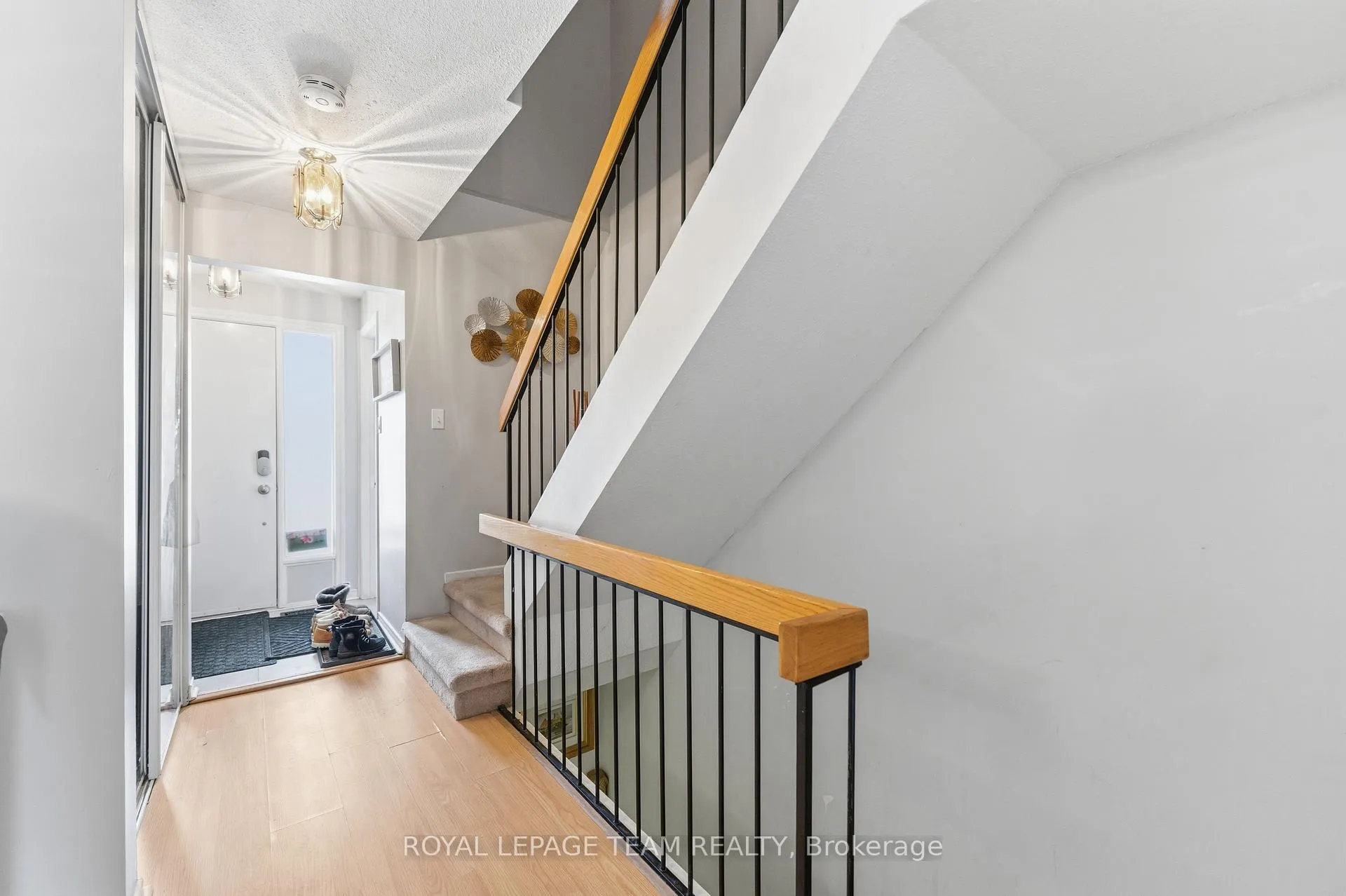 Photo 5 of Unit 22, 2053 Stonehenge Crescent, Ottawa, Pineview — HOMEH