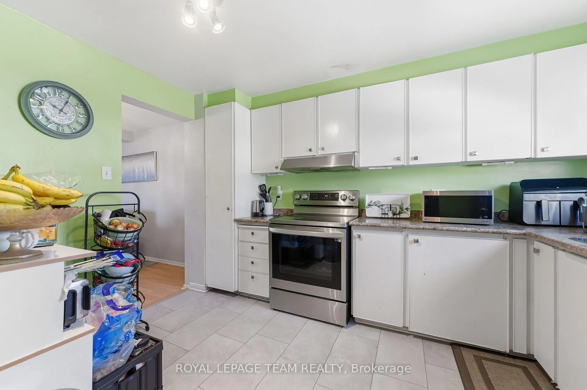 Photo 8 of Unit 22, 2053 Stonehenge Crescent, Ottawa, Pineview — HOMEH