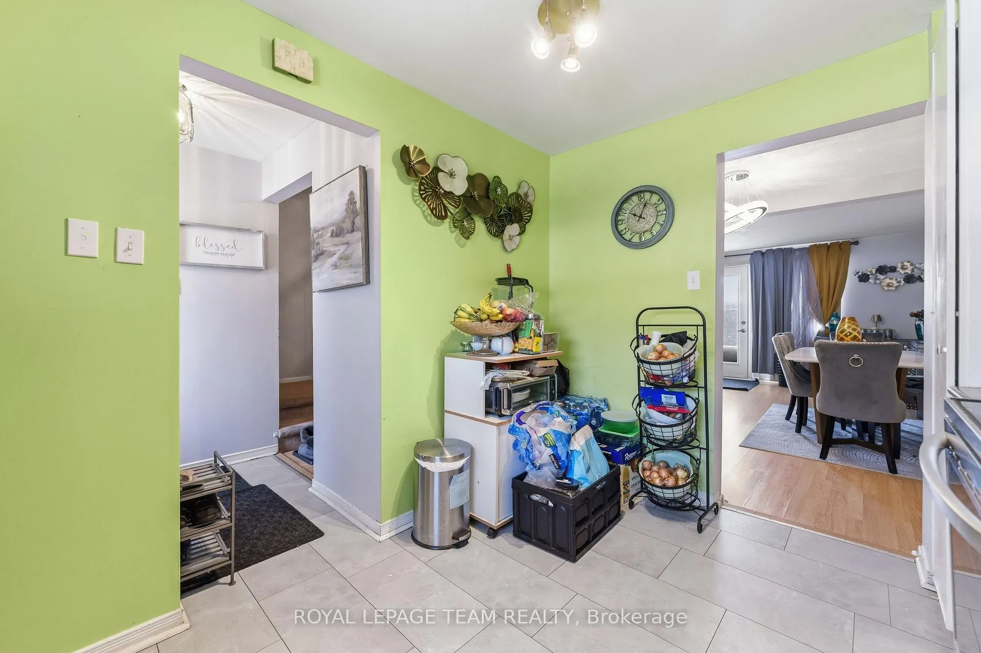 Photo 9 of Unit 22, 2053 Stonehenge Crescent, Ottawa, Pineview — HOMEH