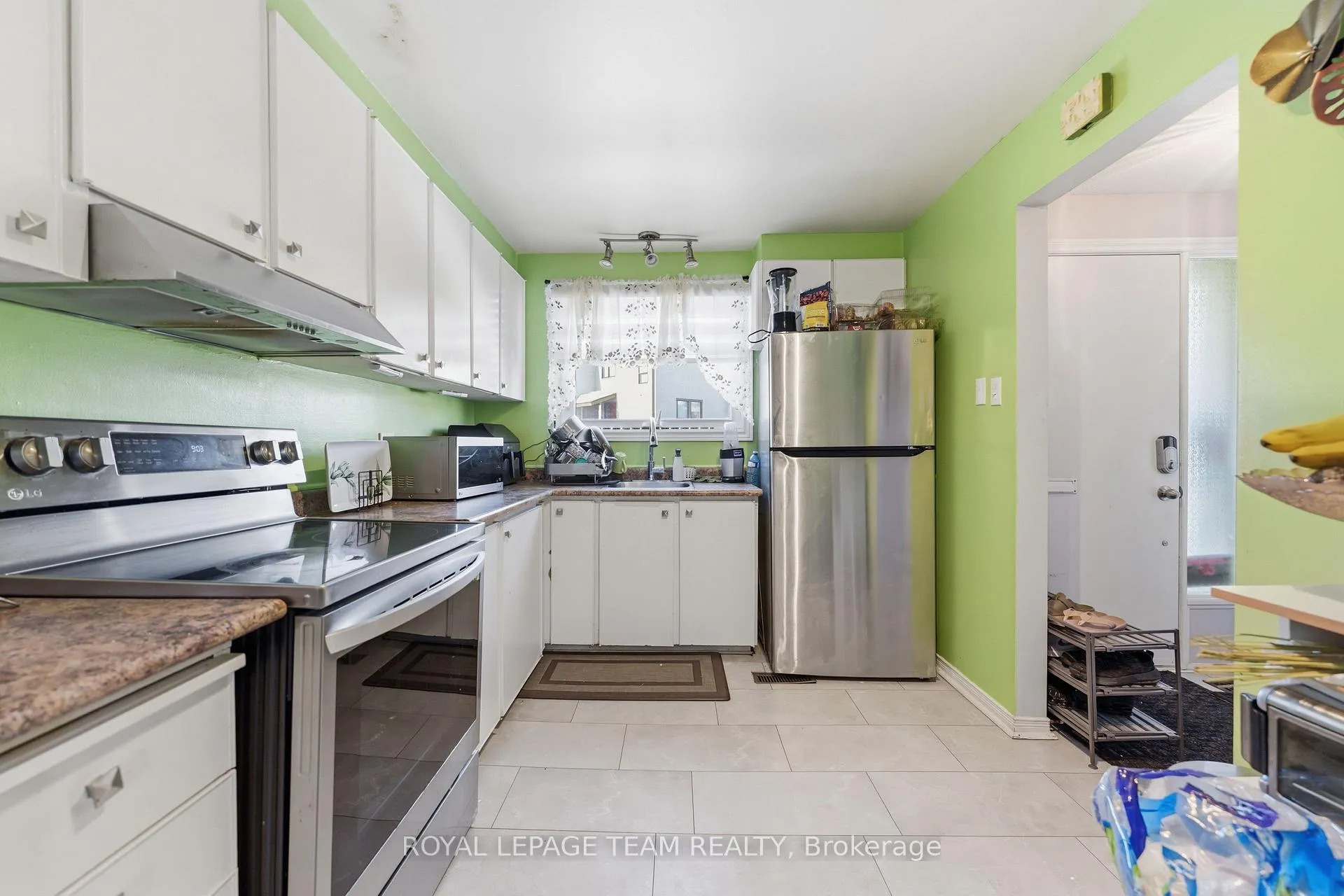 Photo 10 of Unit 22, 2053 Stonehenge Crescent, Ottawa, Pineview — HOMEH