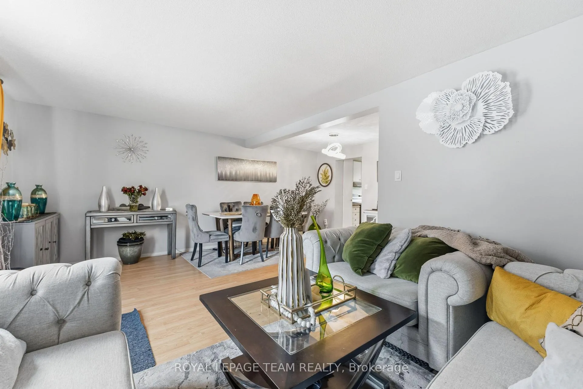 Photo 15 of Unit 22, 2053 Stonehenge Crescent, Ottawa, Pineview — HOMEH