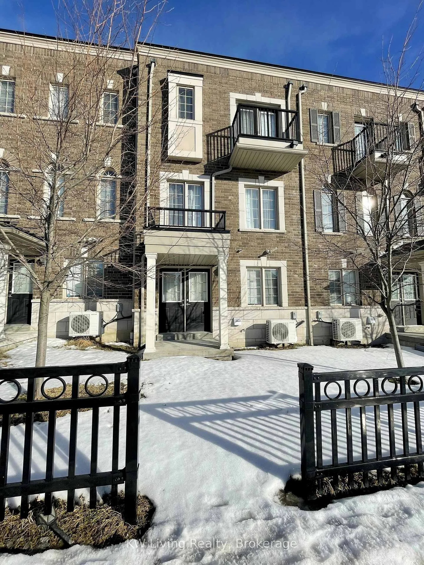 Photo 2 of 120 Ferris Square, Clarington, Courtice — HOMEH