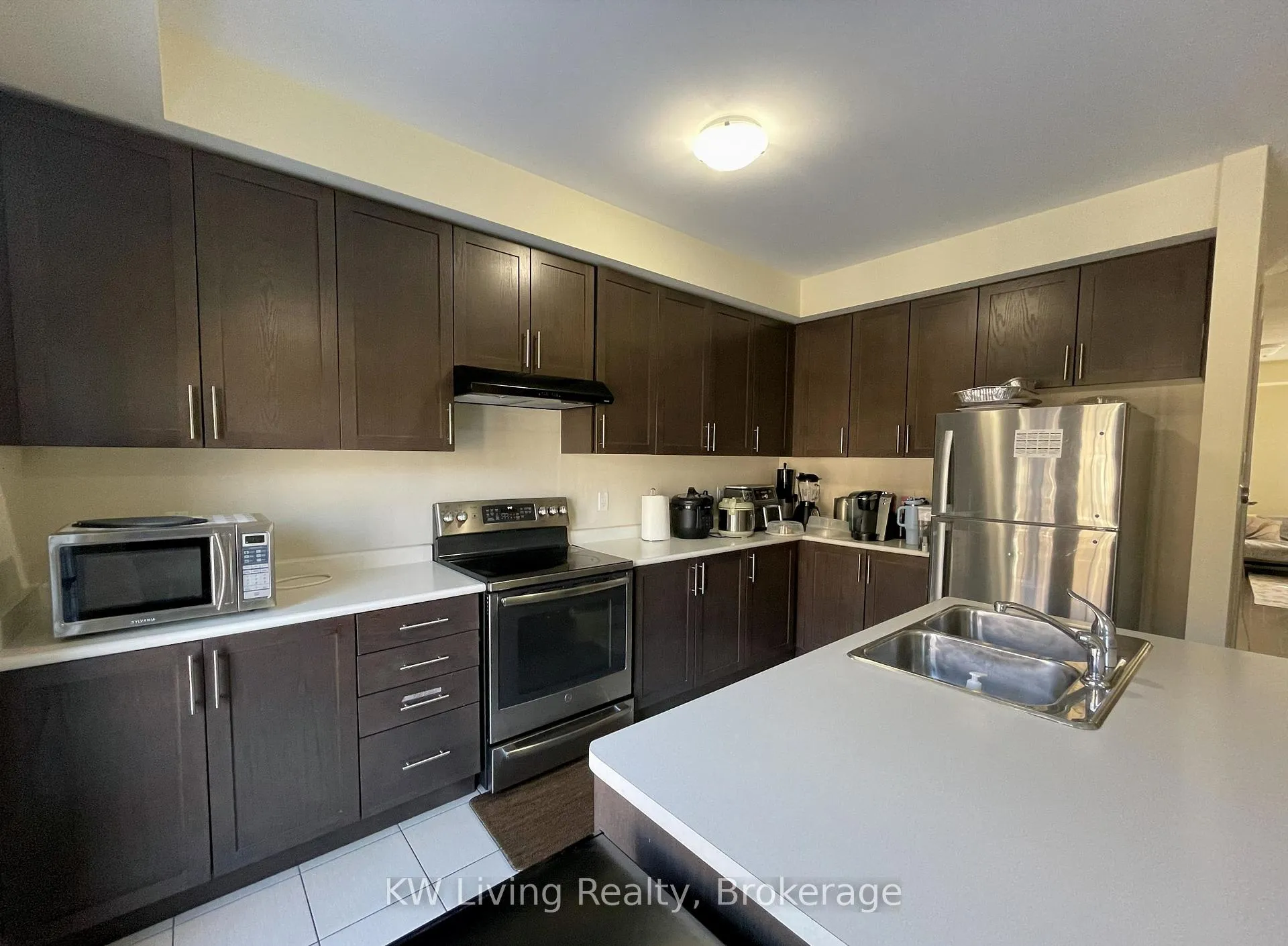 Photo 8 of 120 Ferris Square, Clarington, Courtice — HOMEH