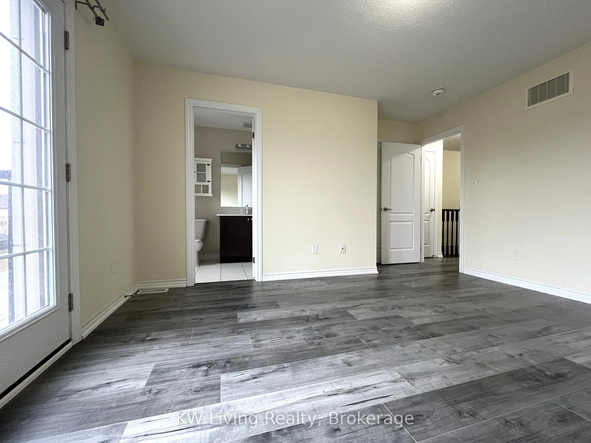 Photo 11 of 120 Ferris Square, Clarington, Courtice — HOMEH