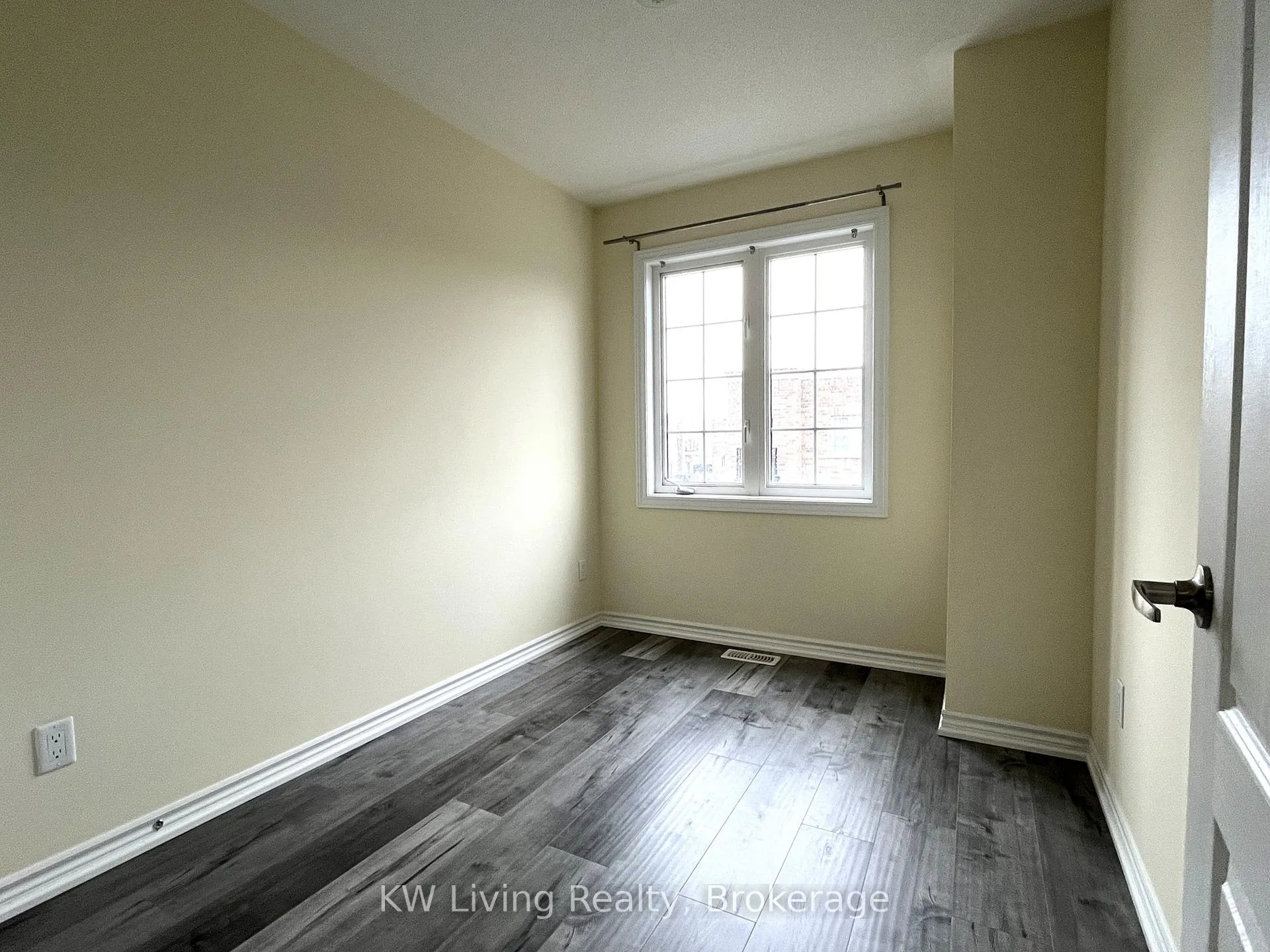 Photo 12 of 120 Ferris Square, Clarington, Courtice — HOMEH