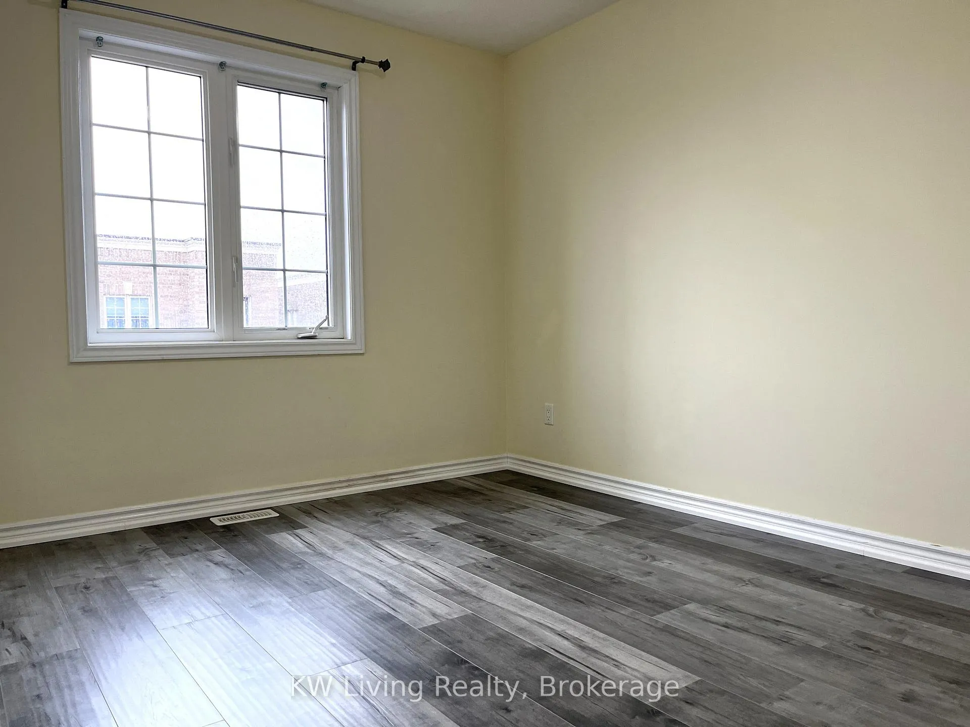 Photo 13 of 120 Ferris Square, Clarington, Courtice — HOMEH