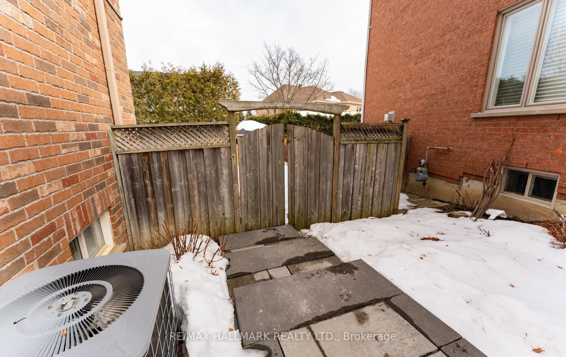 Photo 3 of 536 Highcliffe Drive, Vaughan, Uplands — HOMEH