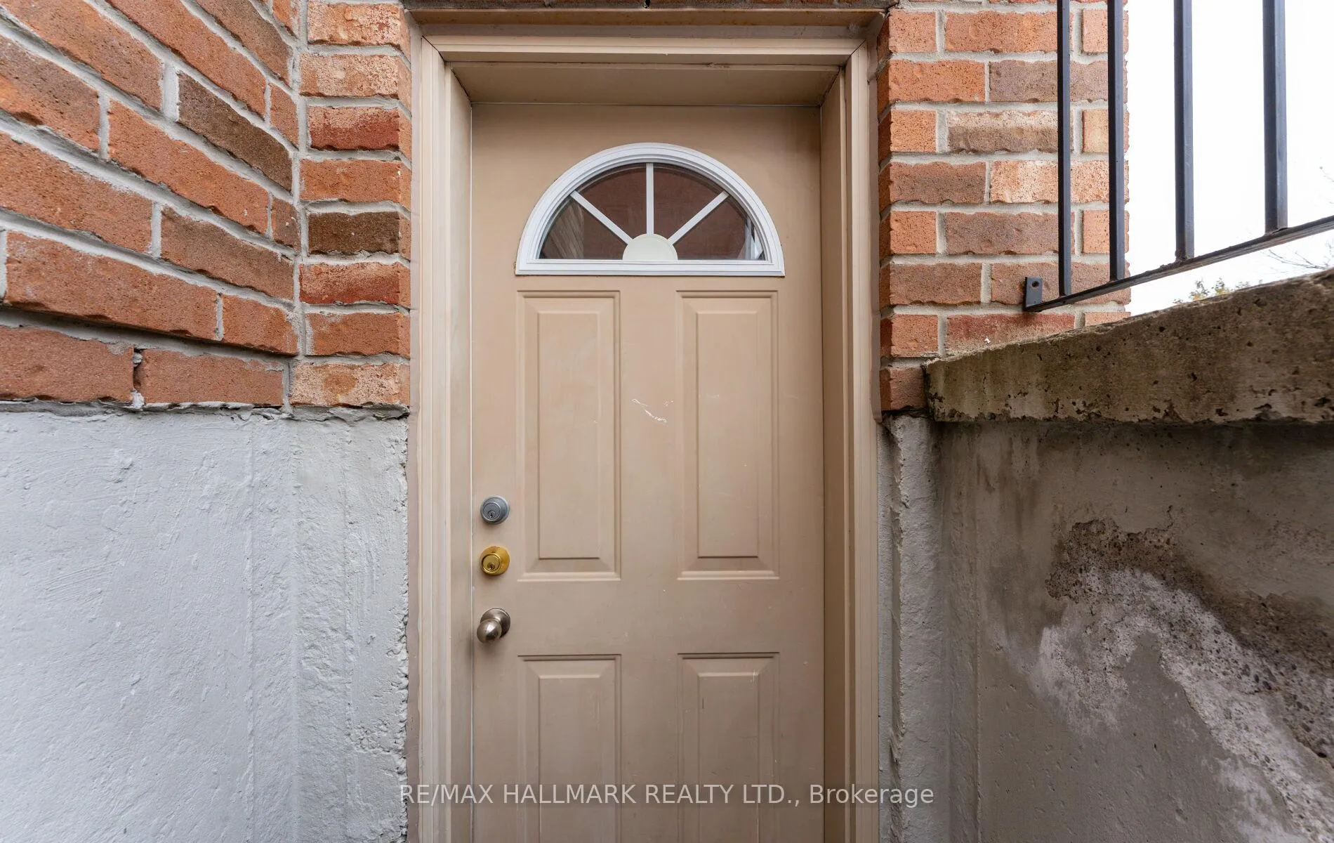 Photo 5 of 536 Highcliffe Drive, Vaughan, Uplands — HOMEH
