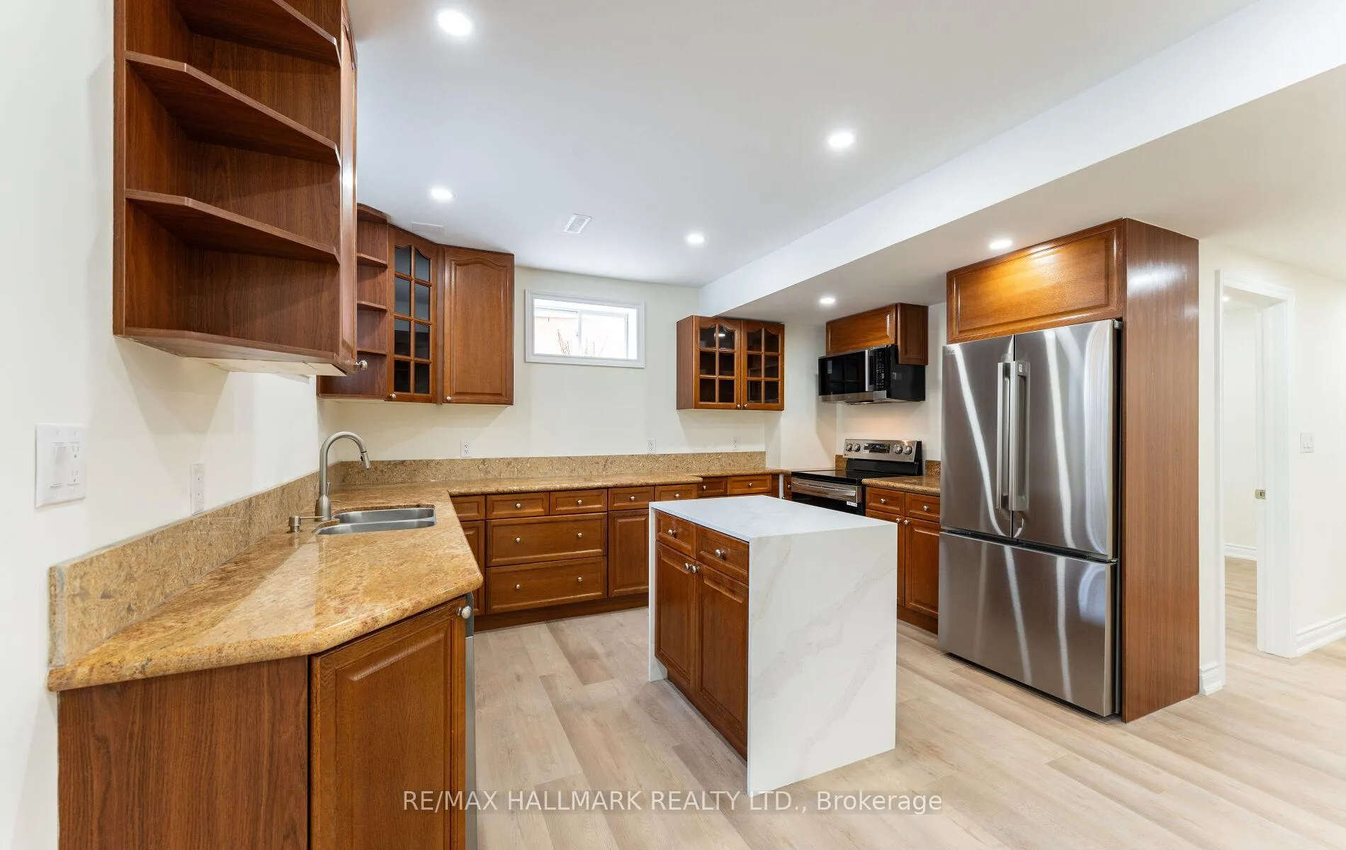 Photo 10 of 536 Highcliffe Drive, Vaughan, Uplands — HOMEH