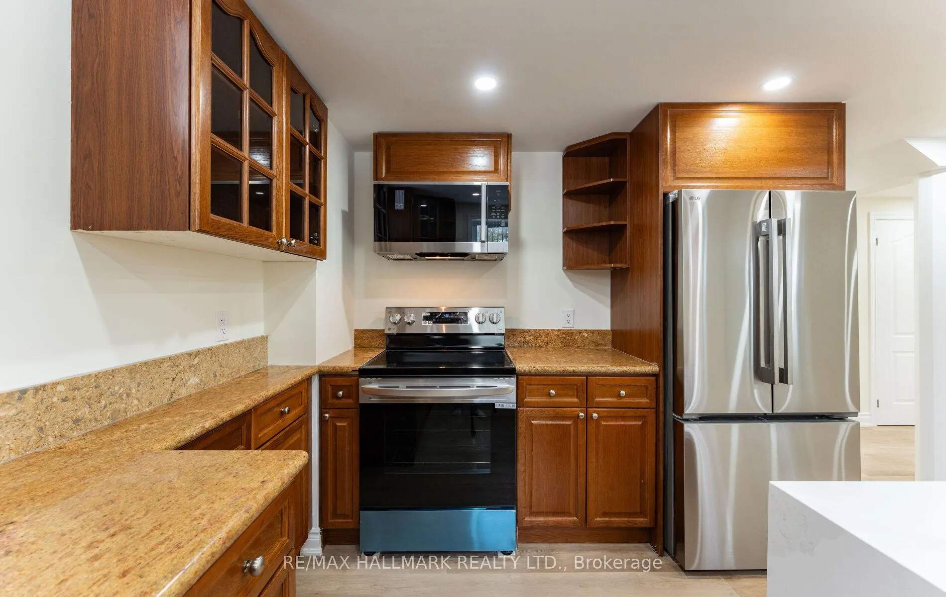 Photo 13 of 536 Highcliffe Drive, Vaughan, Uplands — HOMEH