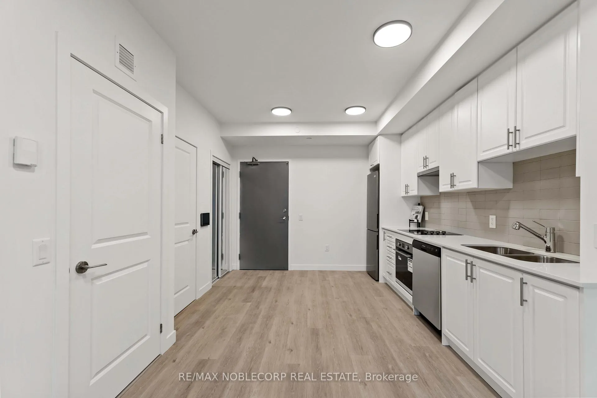 Photo 3 of 461 Green Road, Hamilton, Lakeshore — HOMEH