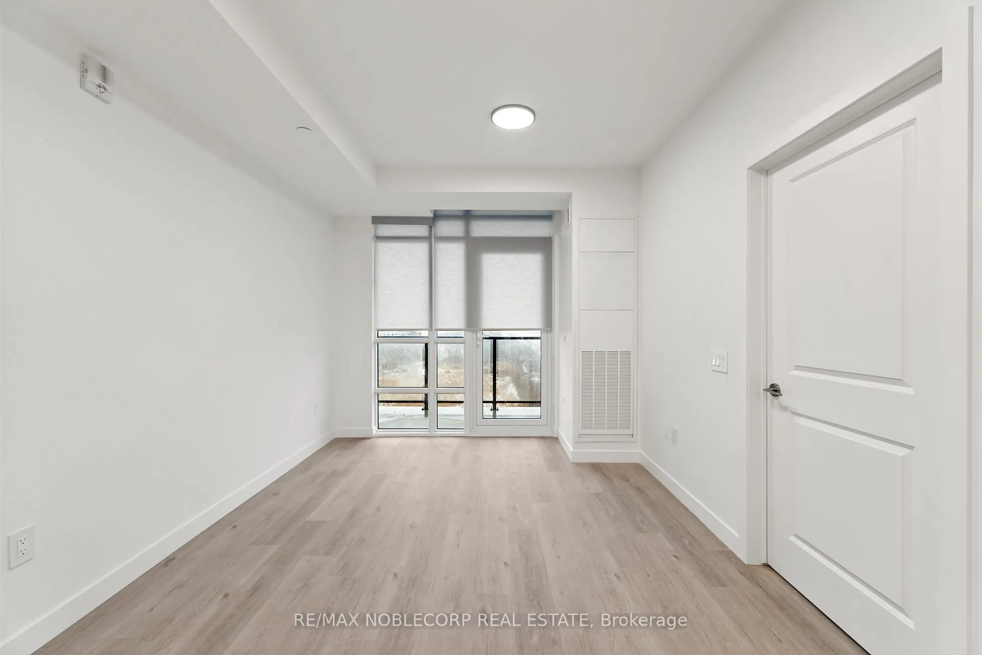 Photo 4 of 461 Green Road, Hamilton, Lakeshore — HOMEH