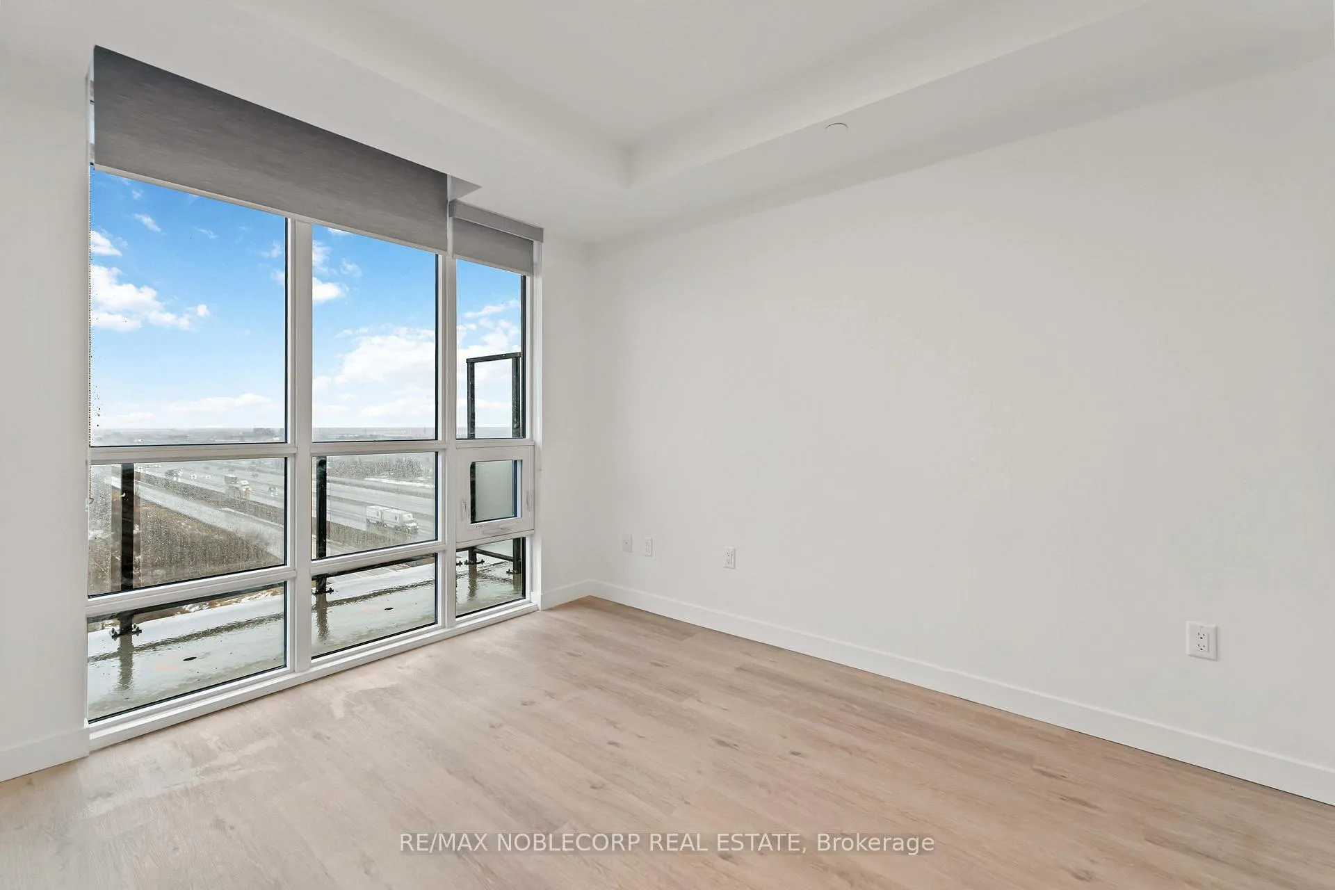 Photo 6 of 461 Green Road, Hamilton, Lakeshore — HOMEH