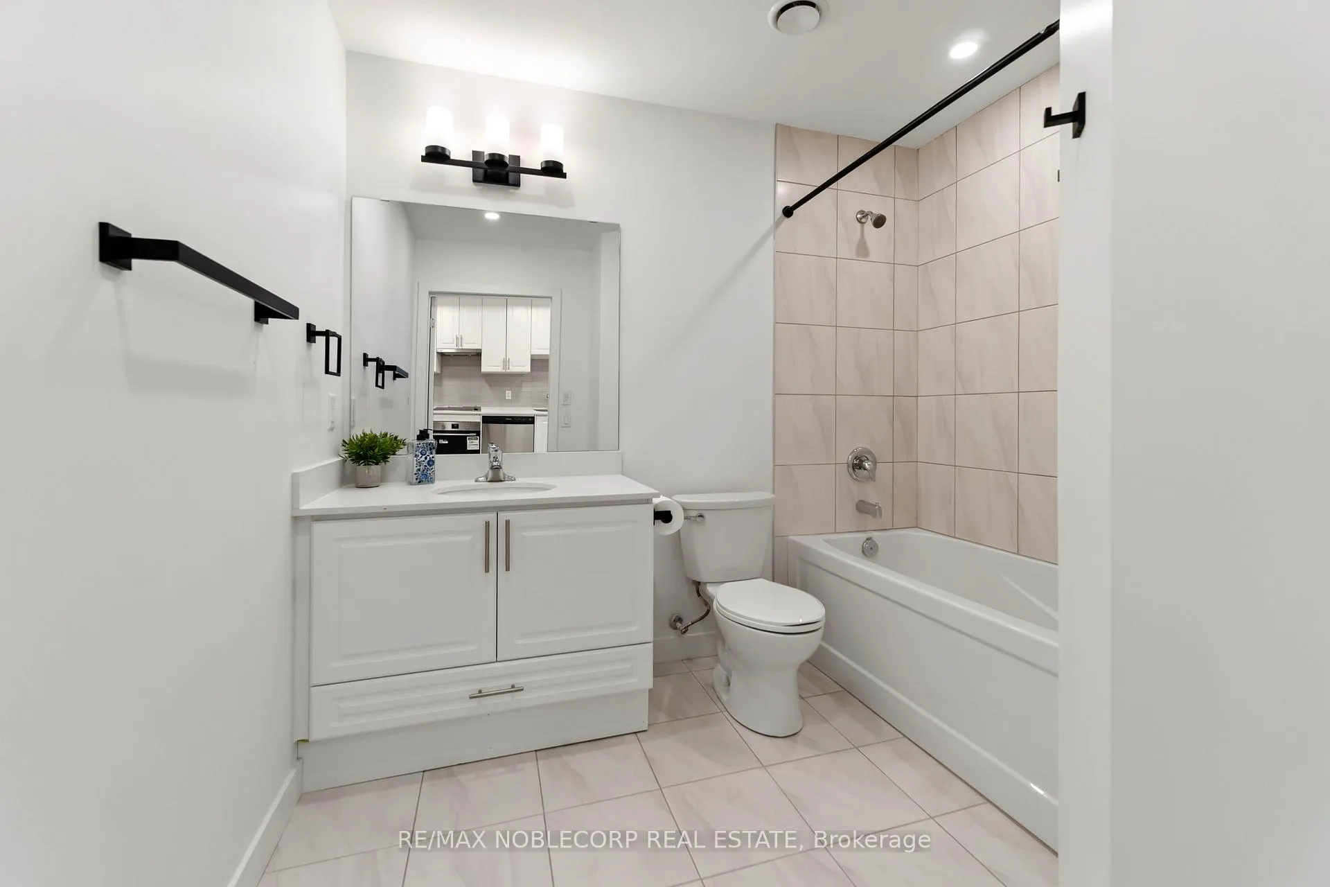 Photo 8 of 461 Green Road, Hamilton, Lakeshore — HOMEH