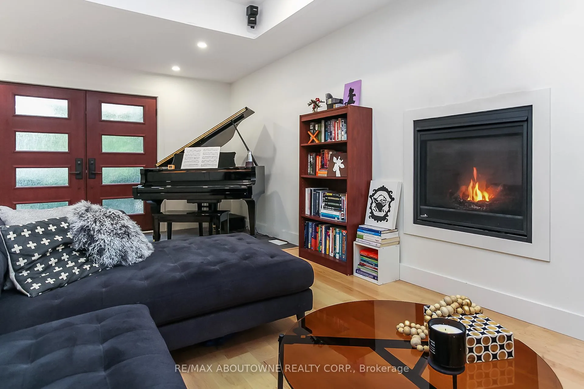 Photo 4 of 12 49TH Street N, Wasaga Beach — HOMEH
