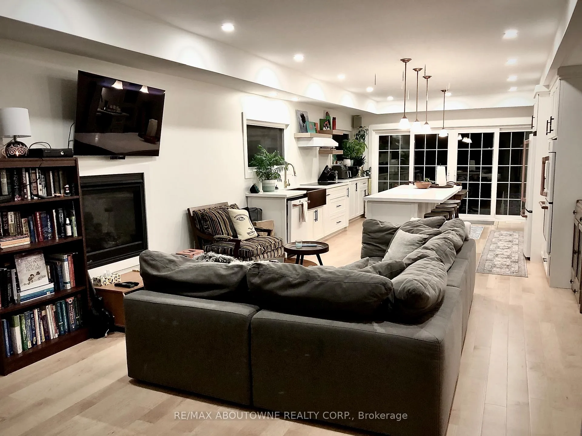 Photo 5 of 12 49TH Street N, Wasaga Beach — HOMEH