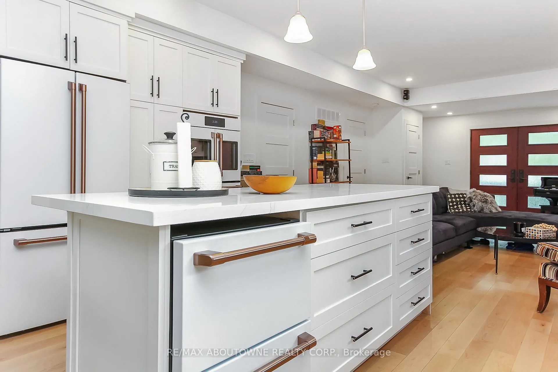 Photo 6 of 12 49TH Street N, Wasaga Beach — HOMEH