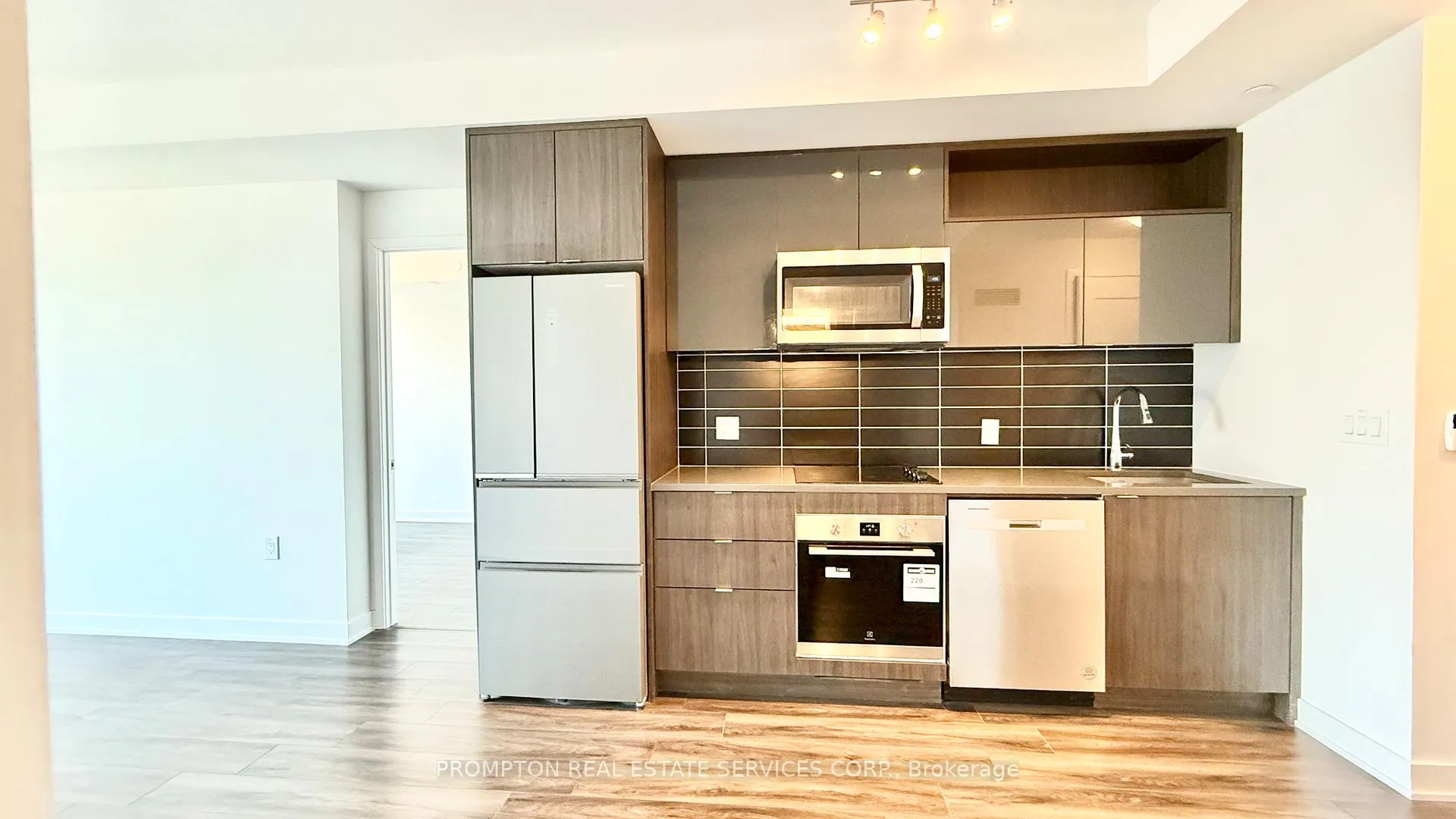 Photo 3 of Unit 1614, 60 Princess Street, Toronto, Waterfront Communities — HOMEH