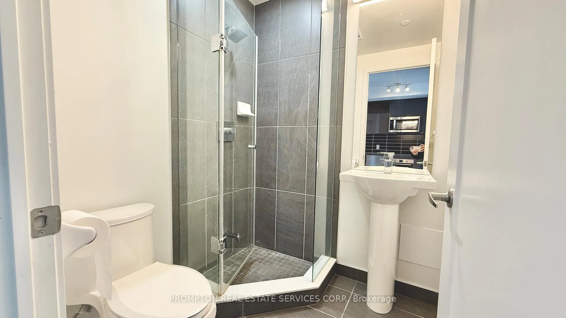 Photo 16 of Unit 1614, 60 Princess Street, Toronto, Waterfront Communities — HOMEH