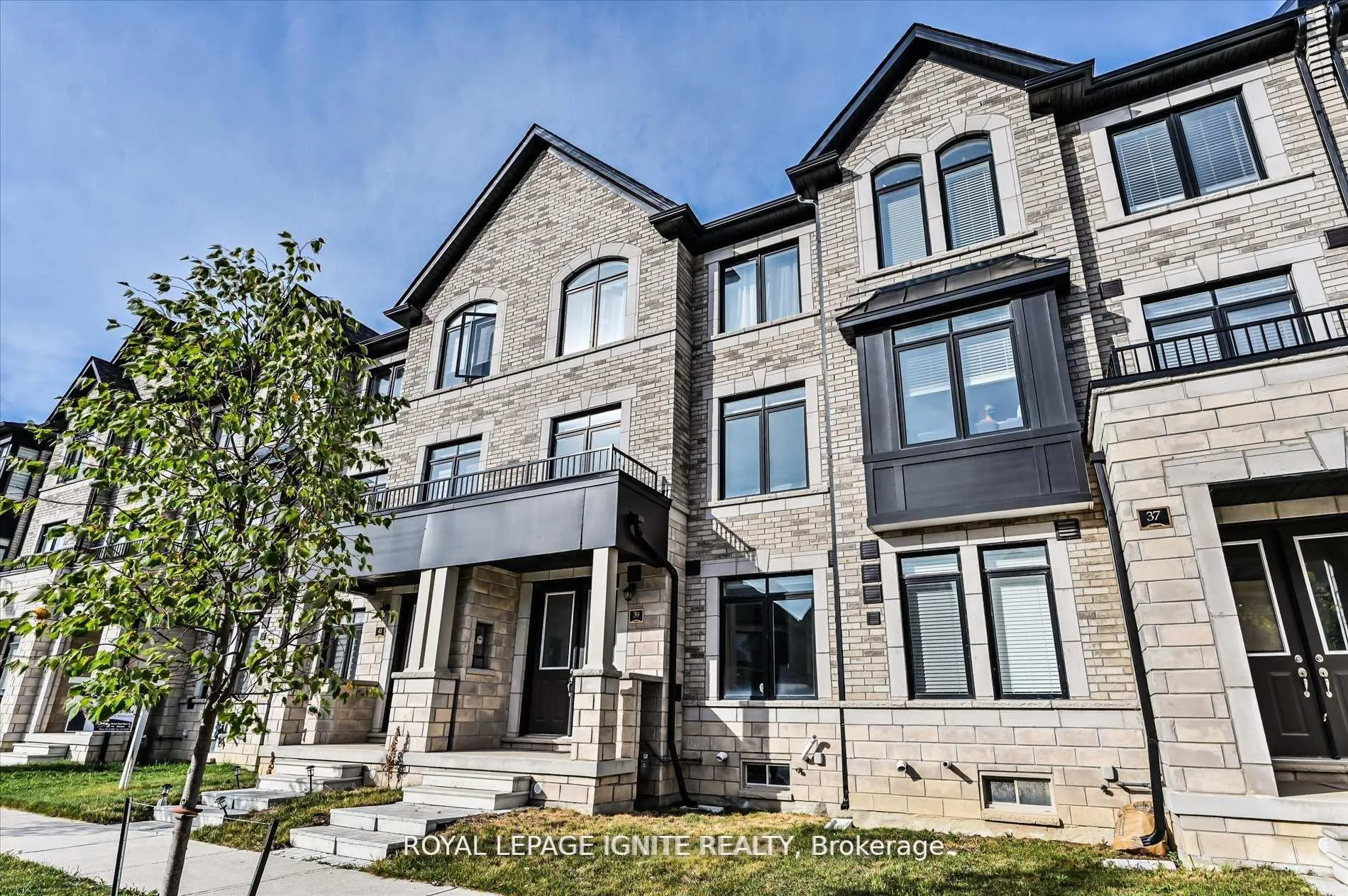Photo 2 of 39 Minnock Street, Caledon, Rural Caledon — HOMEH