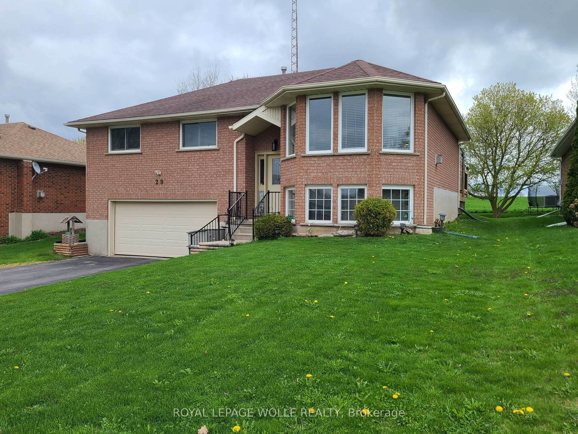 Photo 1 of 29 Bonniewood Drive, Mapleton, Rural Mapleton — HOMEH